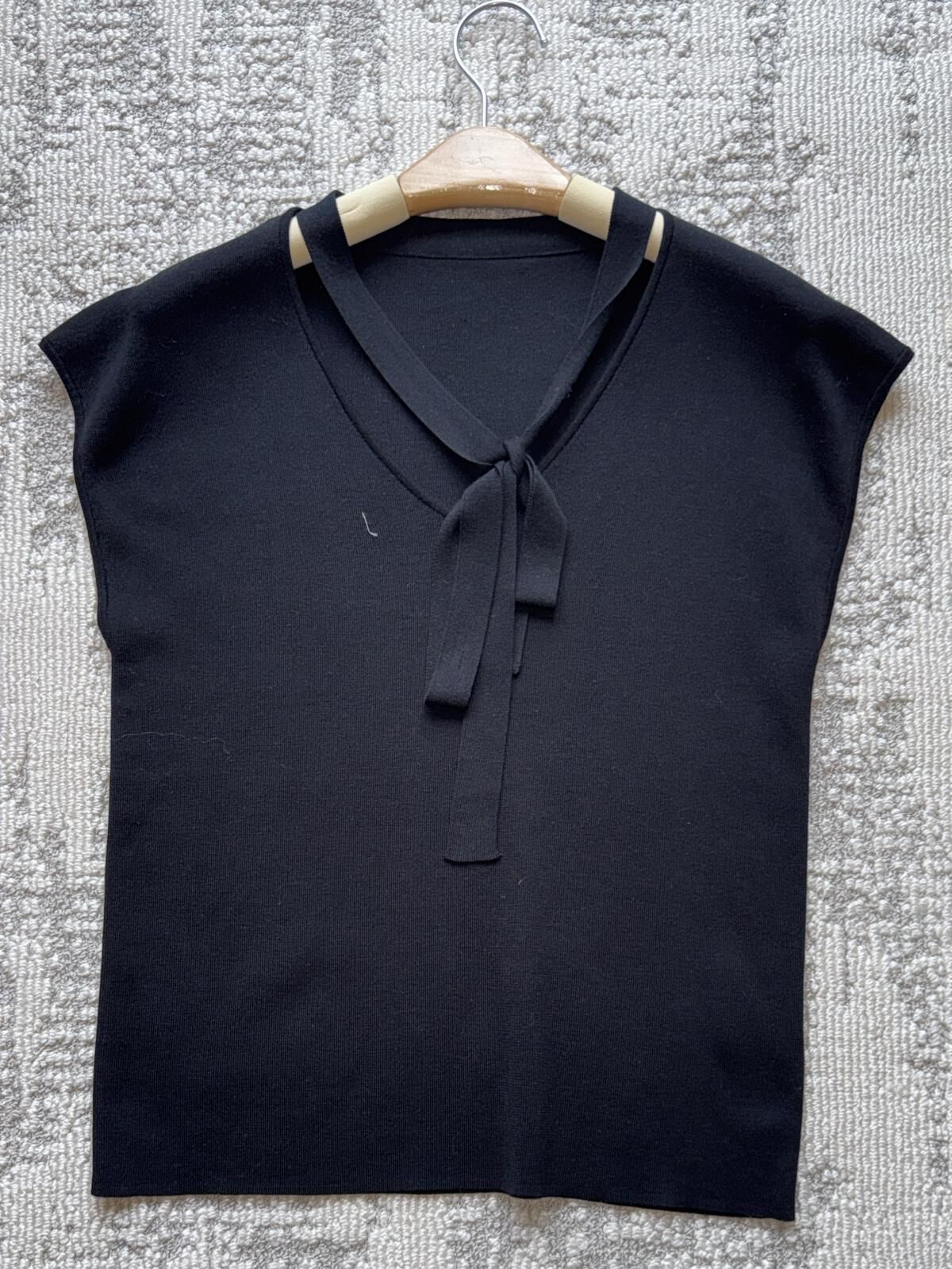 A31a 610628685 掛頸針織無袖上衣 - 黑色