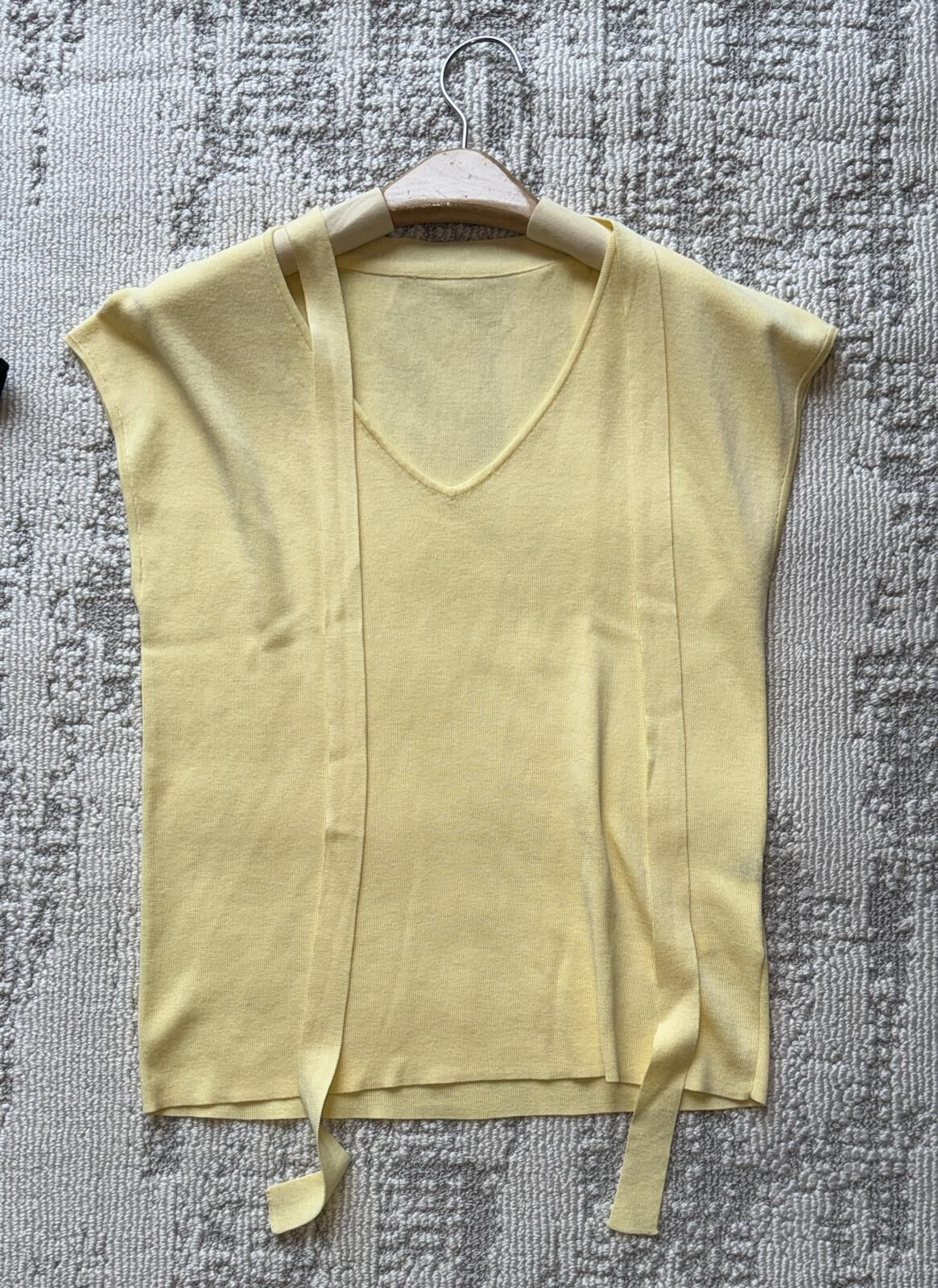 A31b 610628685 掛頸針織無袖上衣 - 黃色