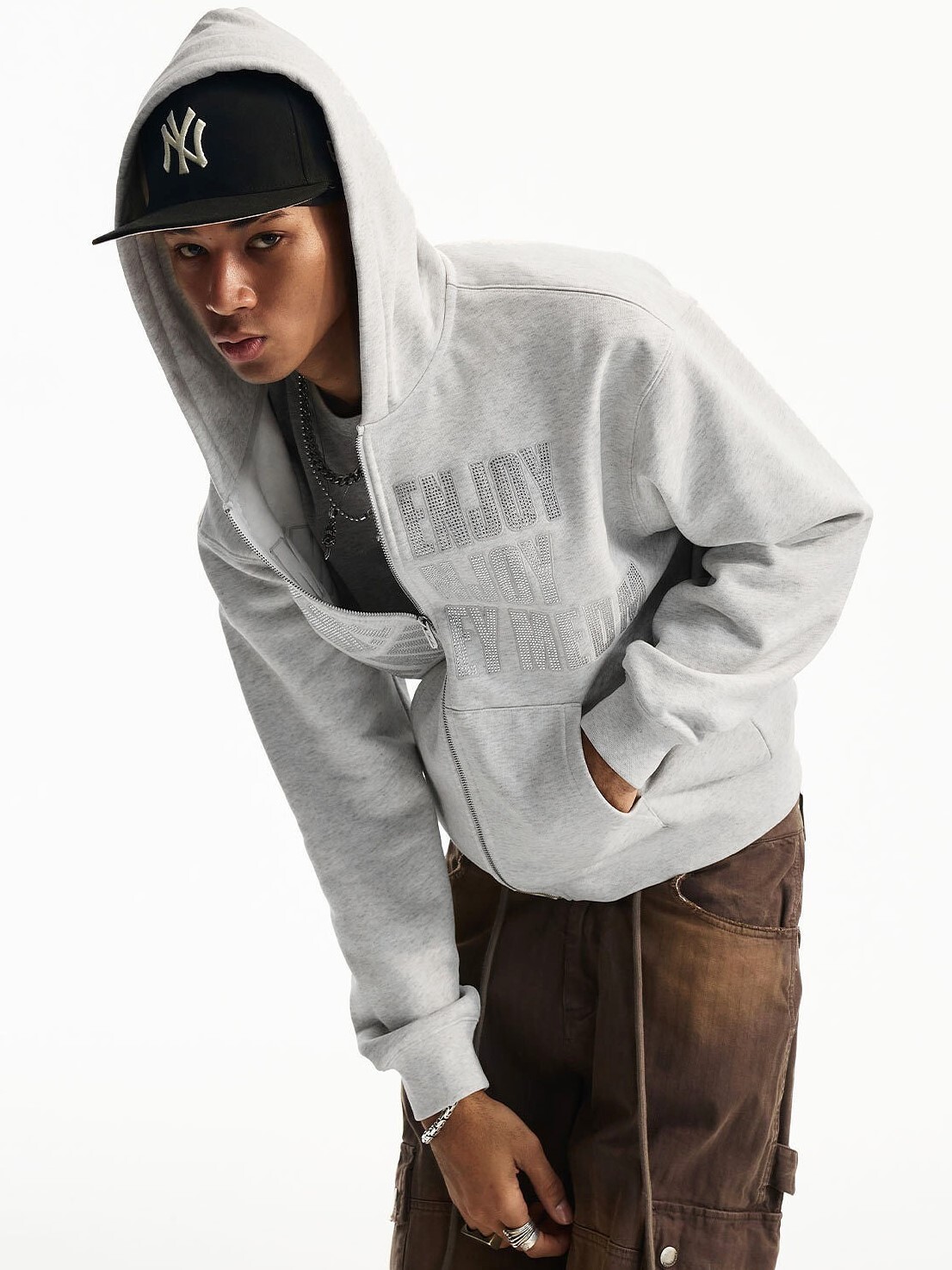 MEDM 包邊繡花燙鑽Logo 雙口袋 連帽外套