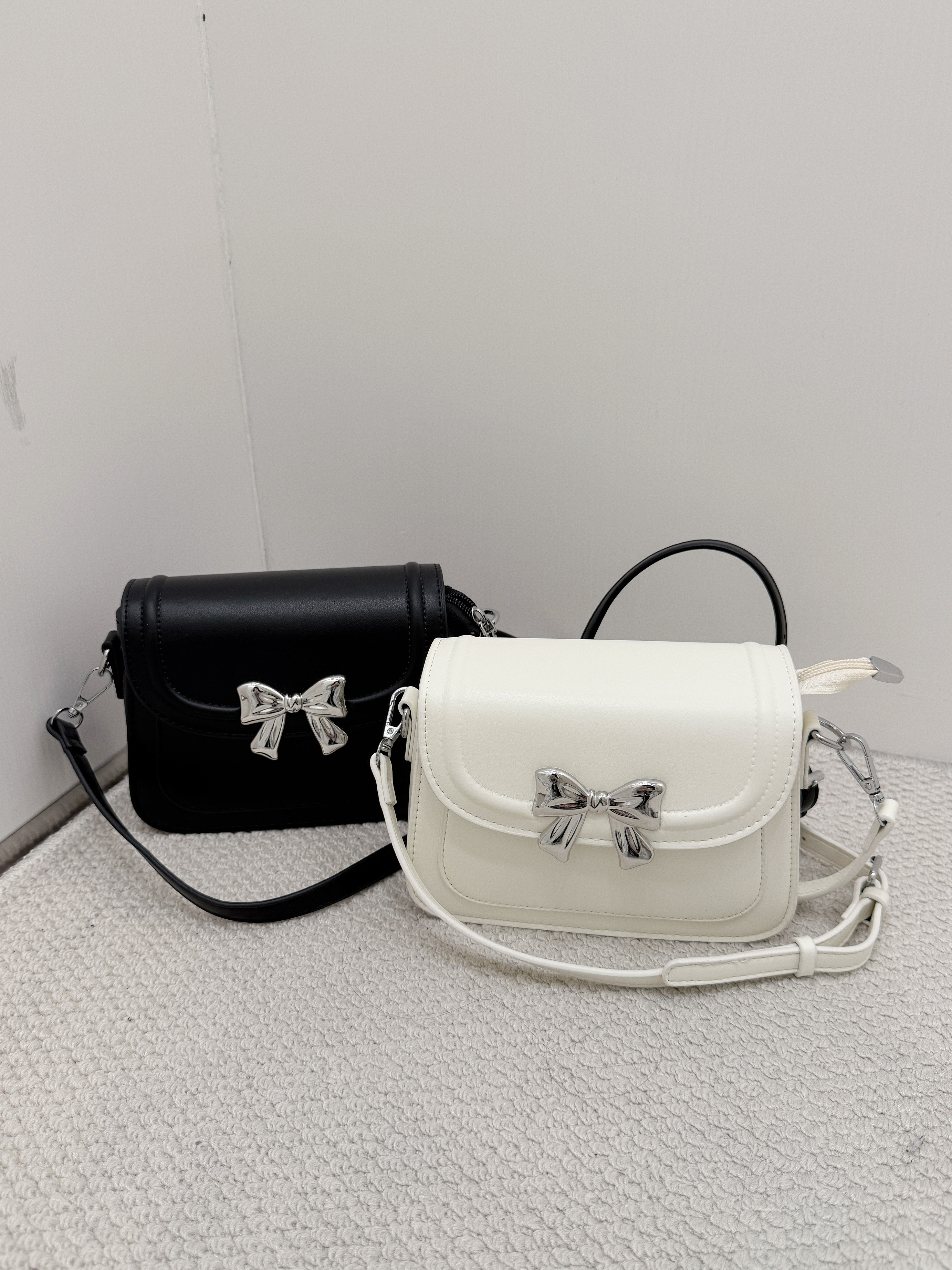 A0306｜可愛蝴蝶結銀扣皮袋ꕮ°. ⌗