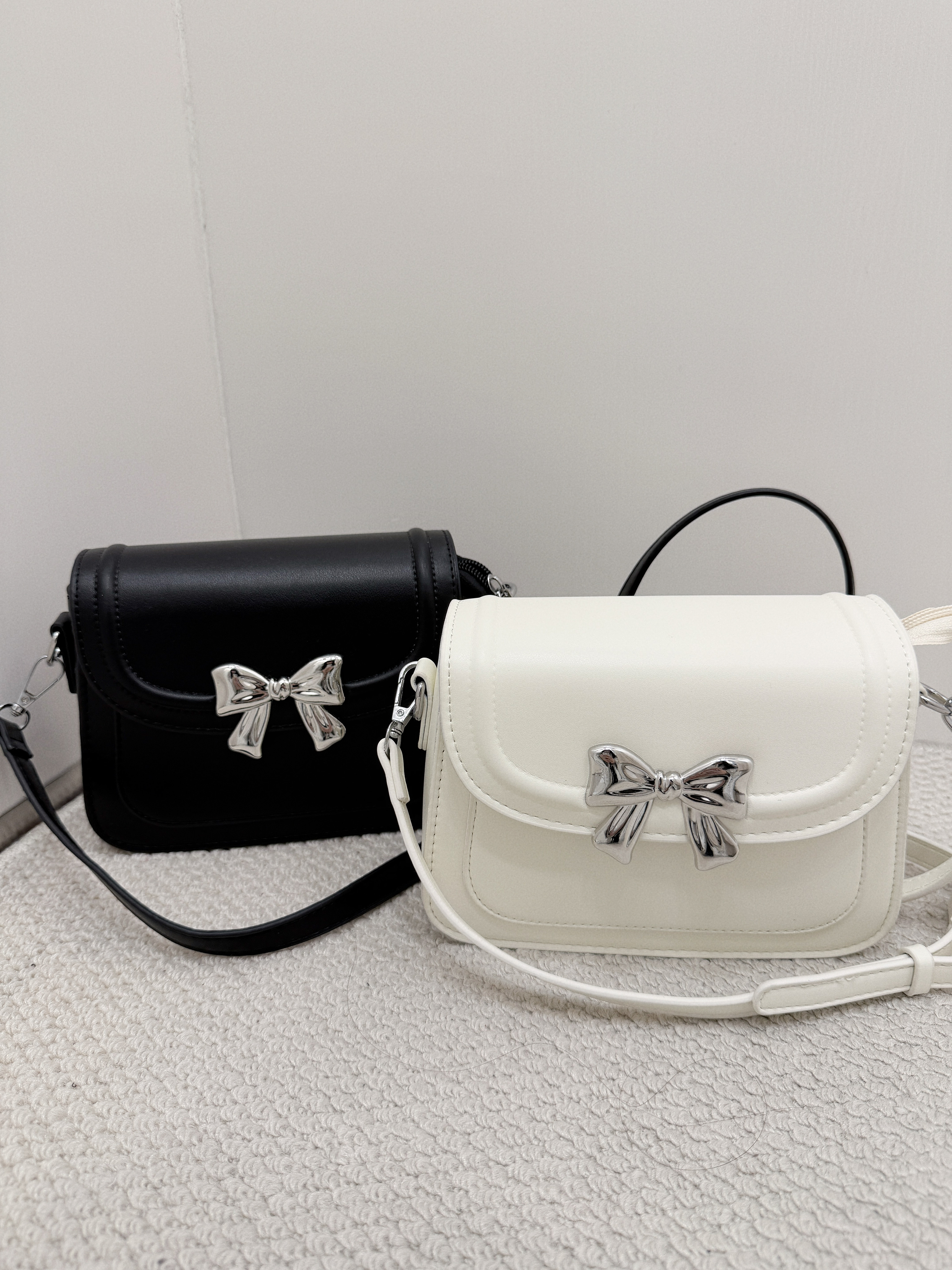 A0306｜可愛蝴蝶結銀扣皮袋ꕮ°. ⌗