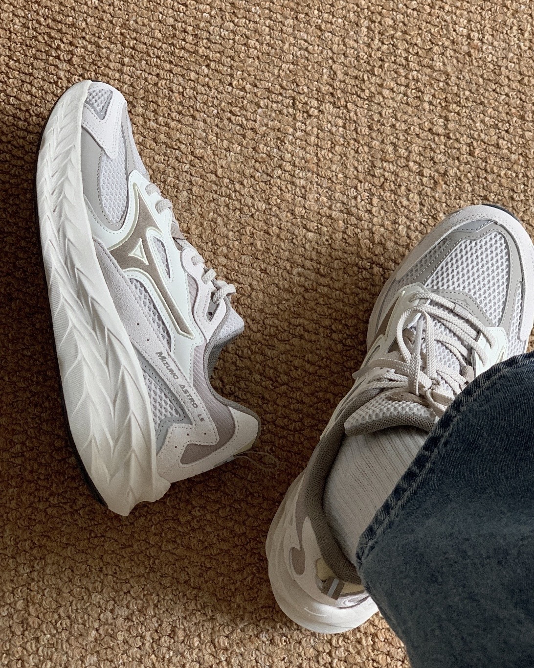 MIZUNO ASTRO LS  燕麥灰杏 米灰 灰咖 低飽和 復古 增高 厚底 緩震 男女鞋 D1GH252109 / 預購