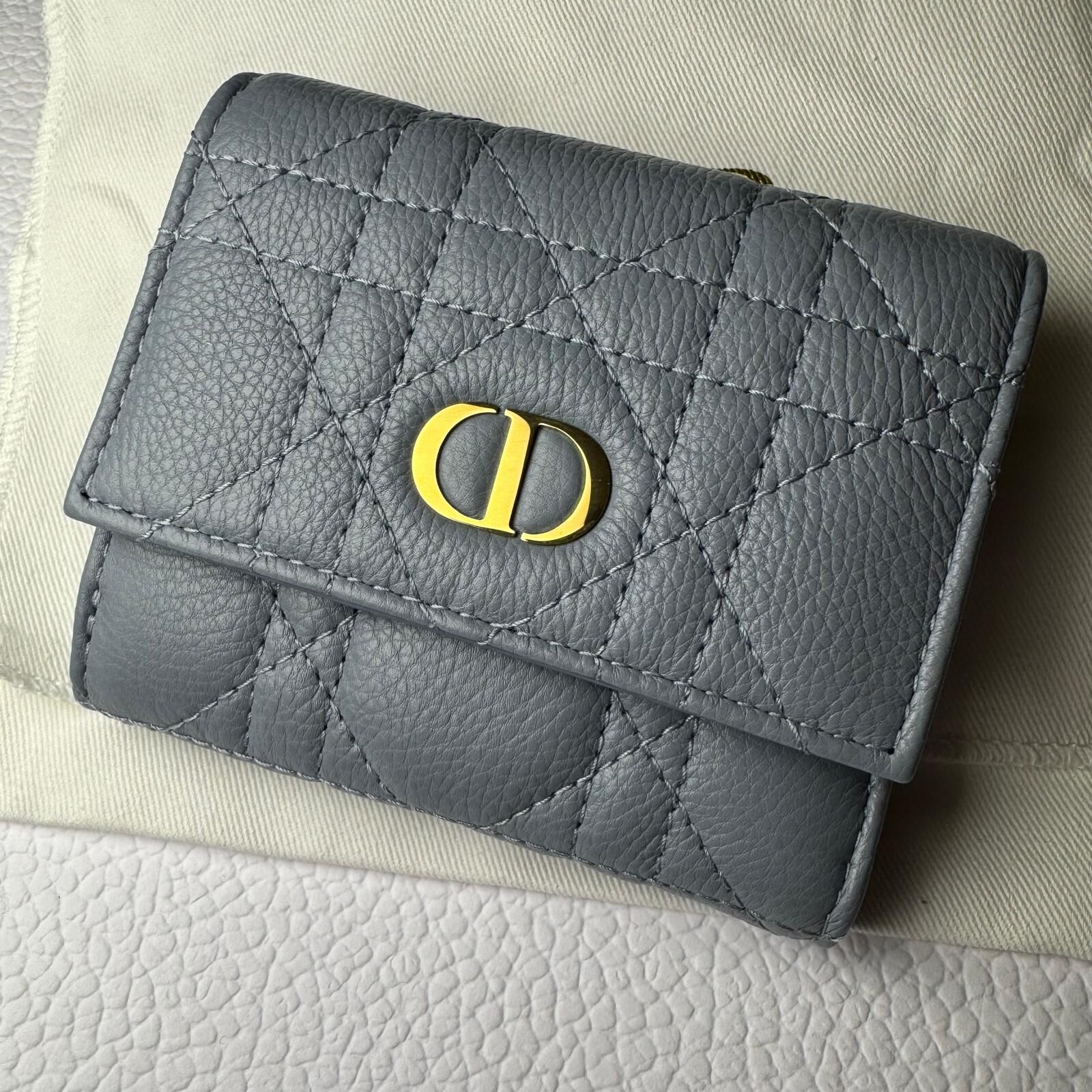 UK-GGG0301-062 DIOR CARO MEDIUM WALLET CALFSKIN - S5175UWHC (B3)
