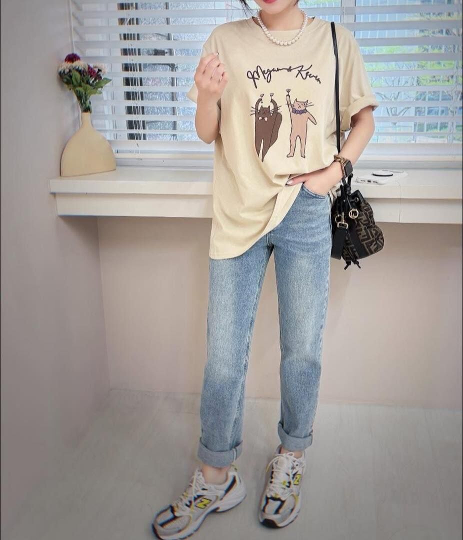 【俏皮又可愛的貓咪舉杯圖設計棉tee】（現貨）