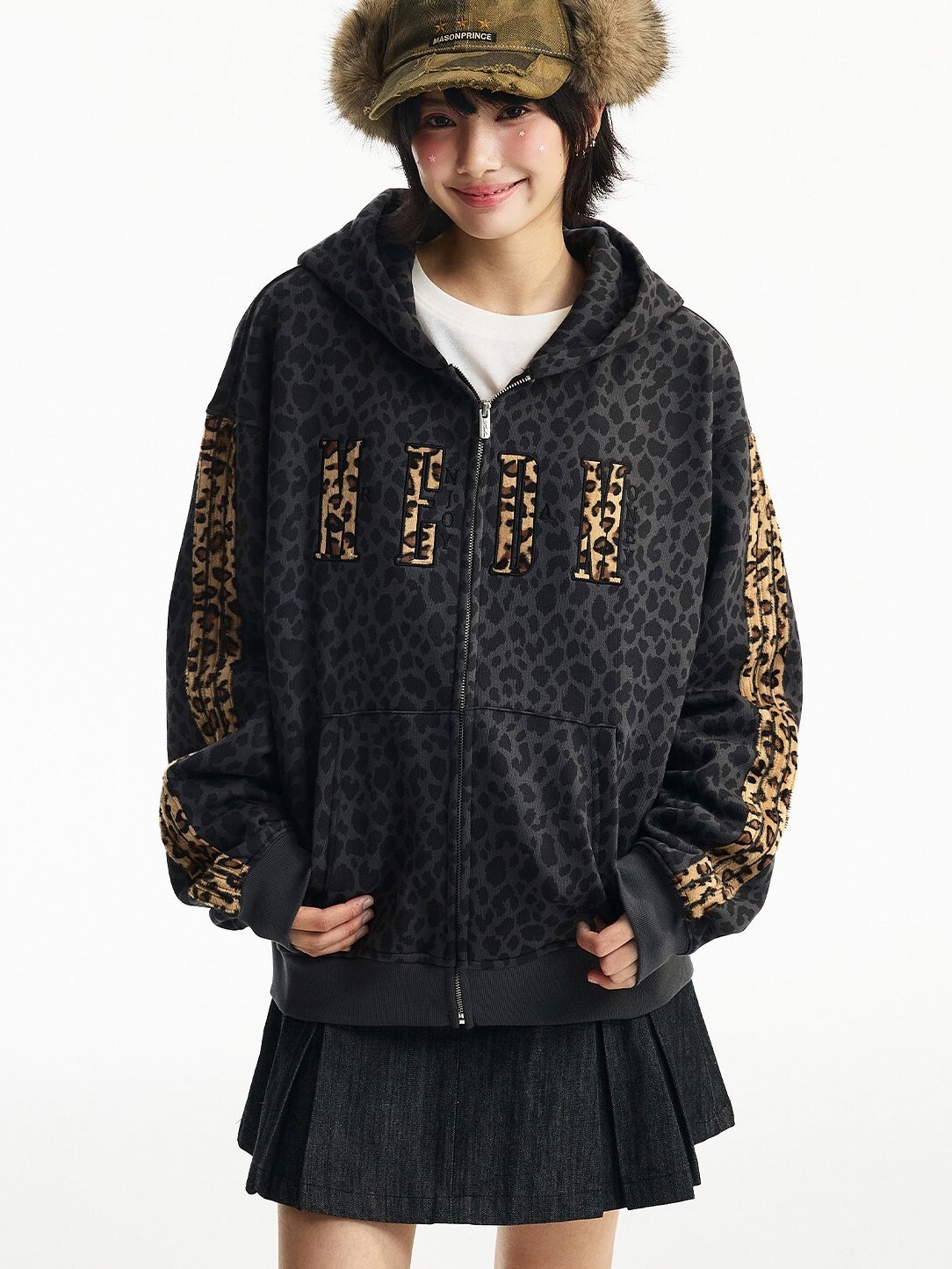 MEDM 滿印豹紋貼布刺繡Logo 拼接織帶 連帽外套