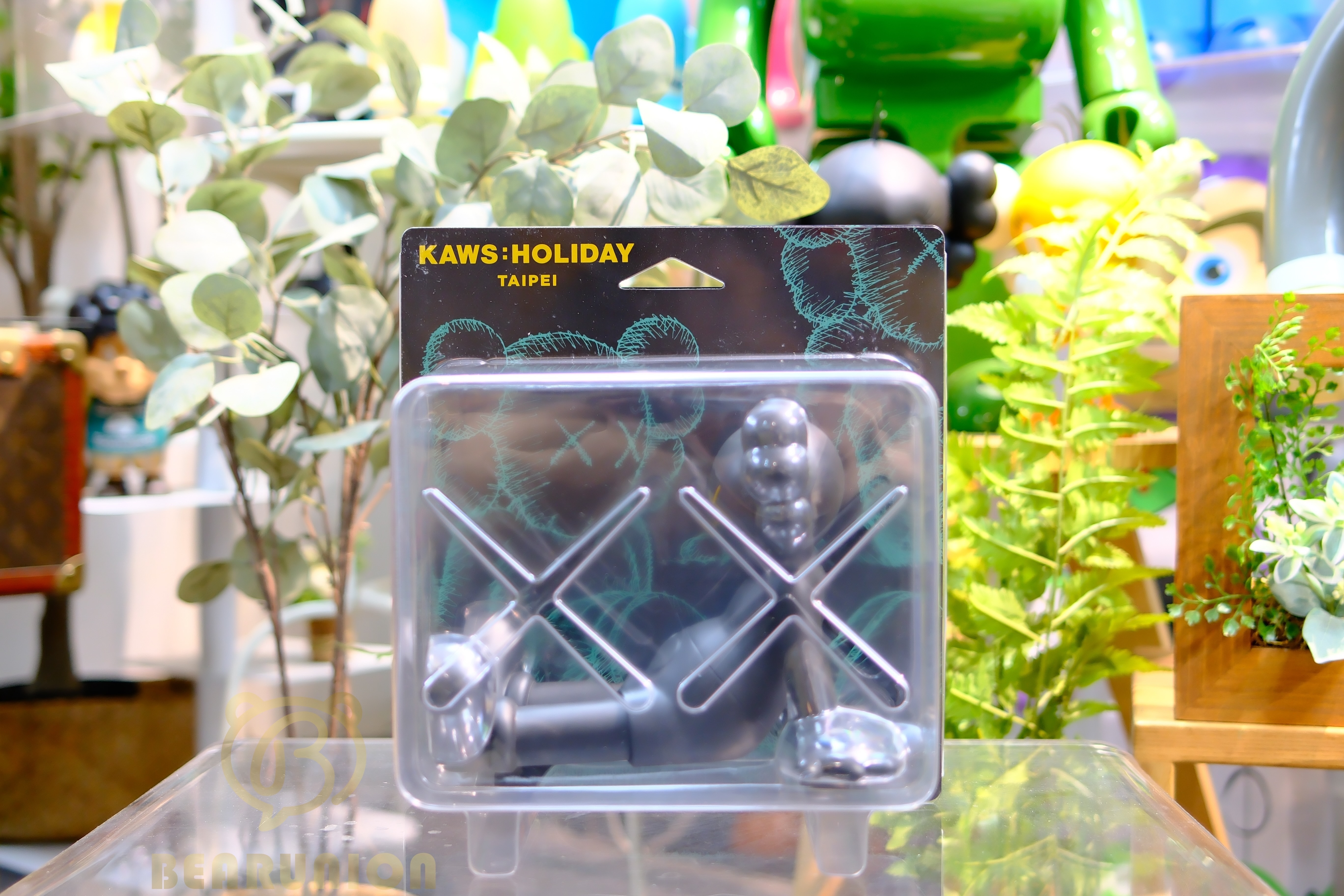 🥇現貨🥇KAWS Holiday Taipei Vinyl Figure Black