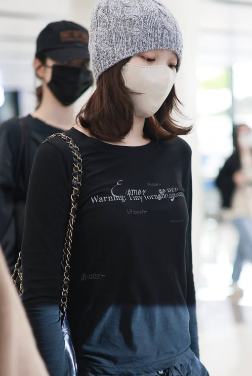 FANCY CLUB 金采源 Winter同款 後背十字架長袖 MAR