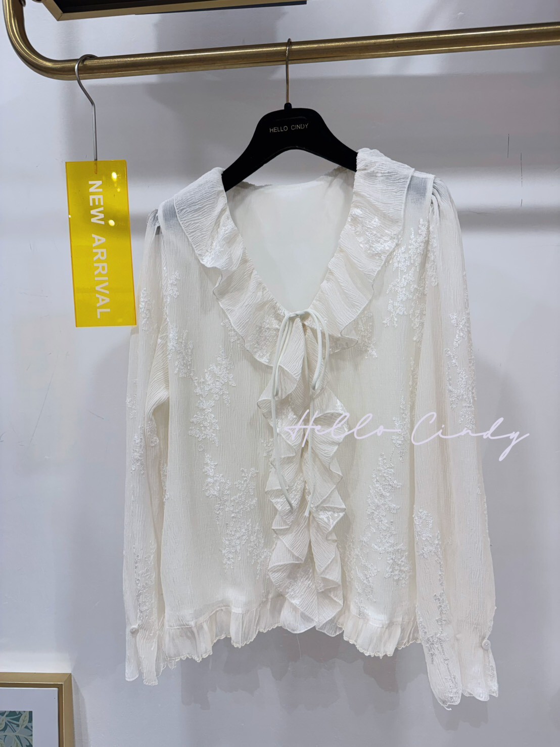 B02084 超唯美的顯瘦Y字波浪刺繡衫