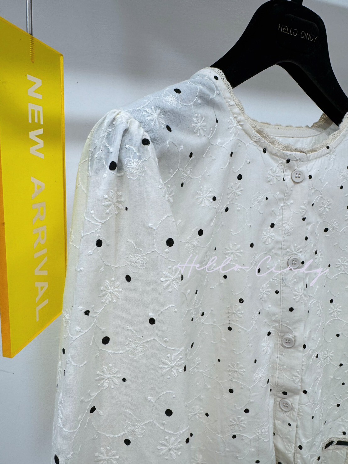 B02082 法式刺繡小花黑點點虛線綁帶上衣