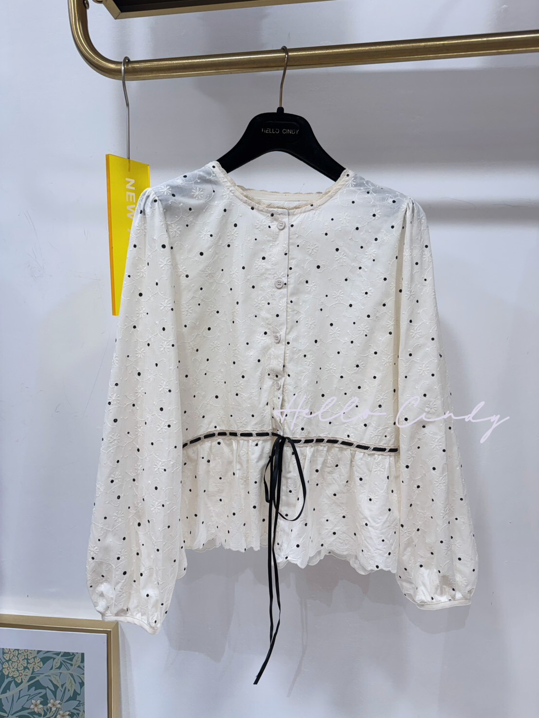 B02082 法式刺繡小花黑點點虛線綁帶上衣