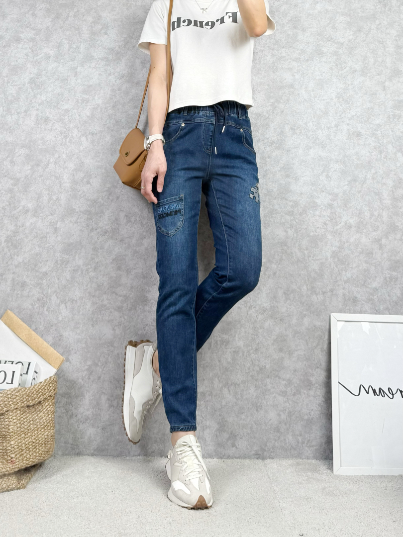 合身不緊身刺繡收腿牛仔褲｜鬆緊腰顯瘦休閒褲