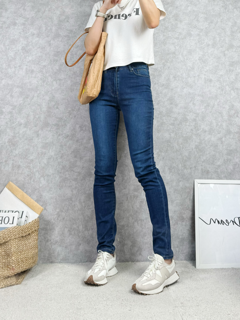 好穿牛仔褲推薦★修身百搭舒適款素面中腰褲