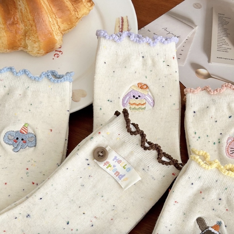 《03024》彩點點木耳邊刺繡短襪