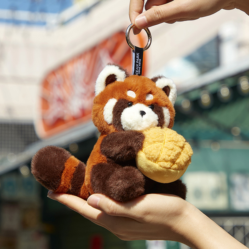 小熊貓抱菠蘿油毛絨匙扣