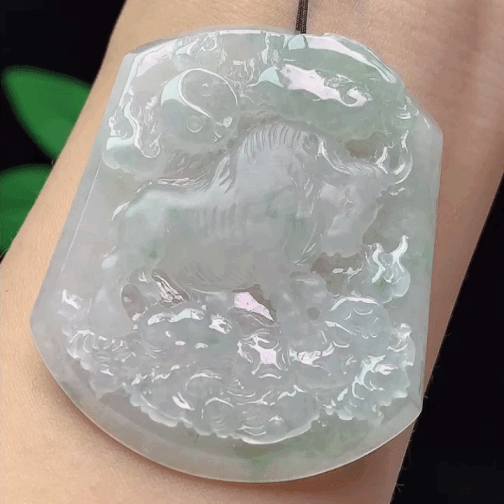 12933 翡翠冰種飄花牛牌