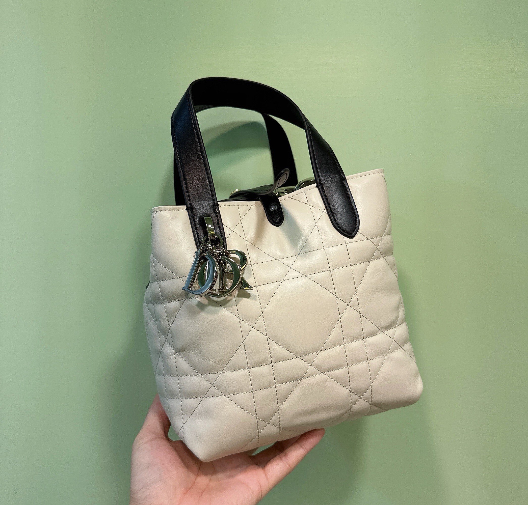 8209韓國雙色真皮菱格方形菜籃包