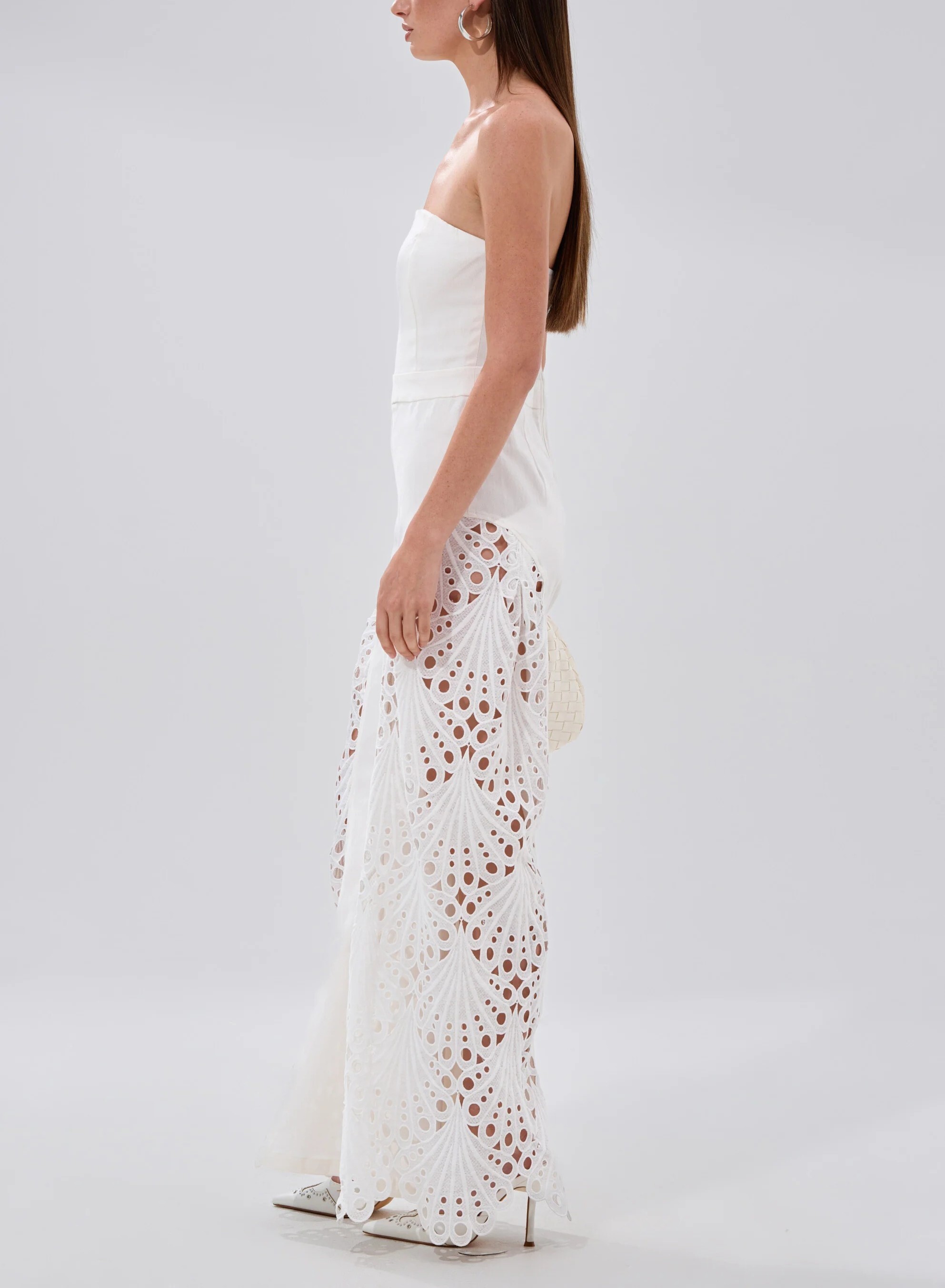 Citiy White白色平口裸空蕾絲雕花連身長寬褲 Jumpsuit