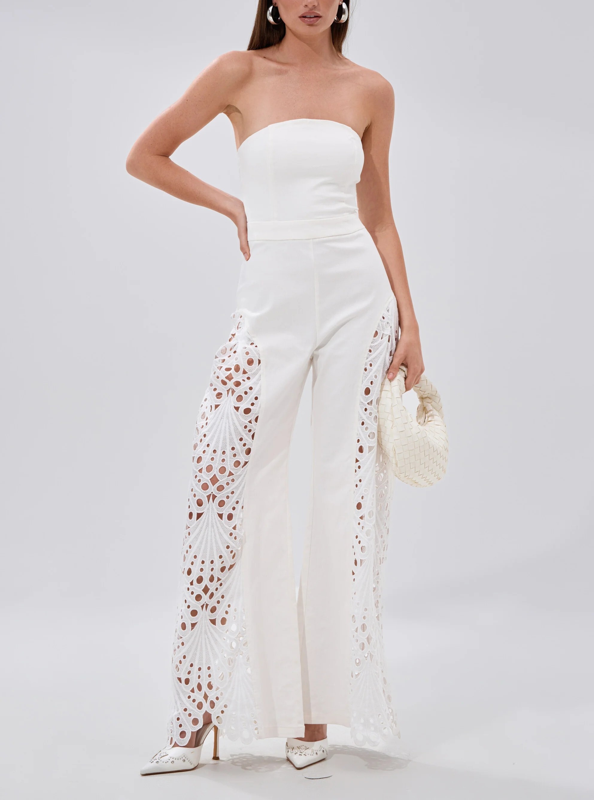 Citiy White白色平口裸空蕾絲雕花連身長寬褲 Jumpsuit