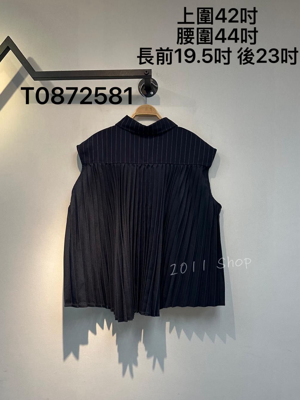 前短後長背面百褶條紋背心恤衫  上圍42吋 腰圍44吋 長前19.5吋 後23吋  T0872581