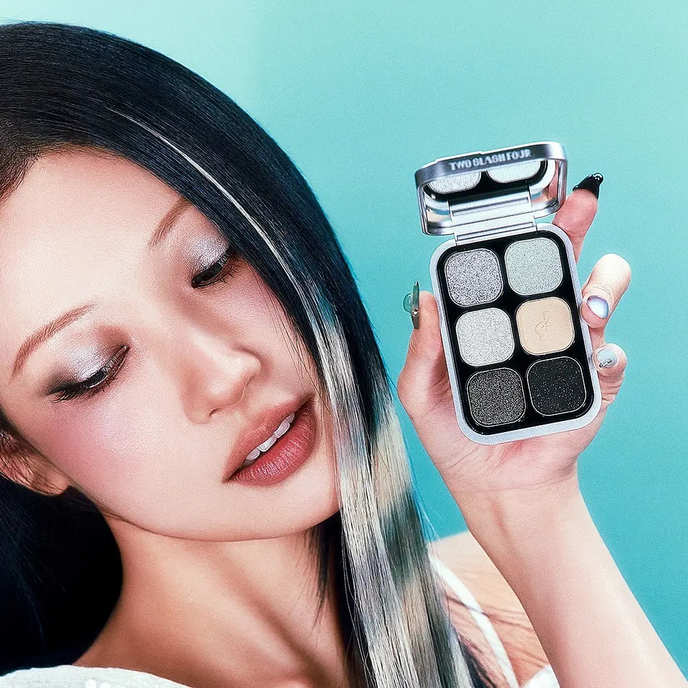 TWO SLASH FOUR Odd Balance Eye Palette