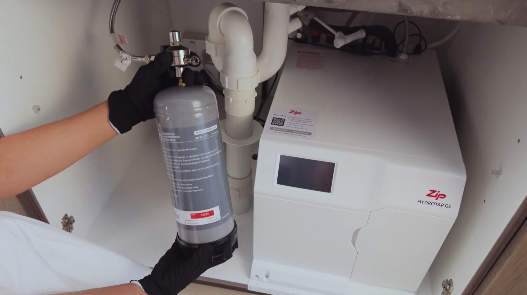 Zip Water G5控制中心CO₂新氣瓶安裝