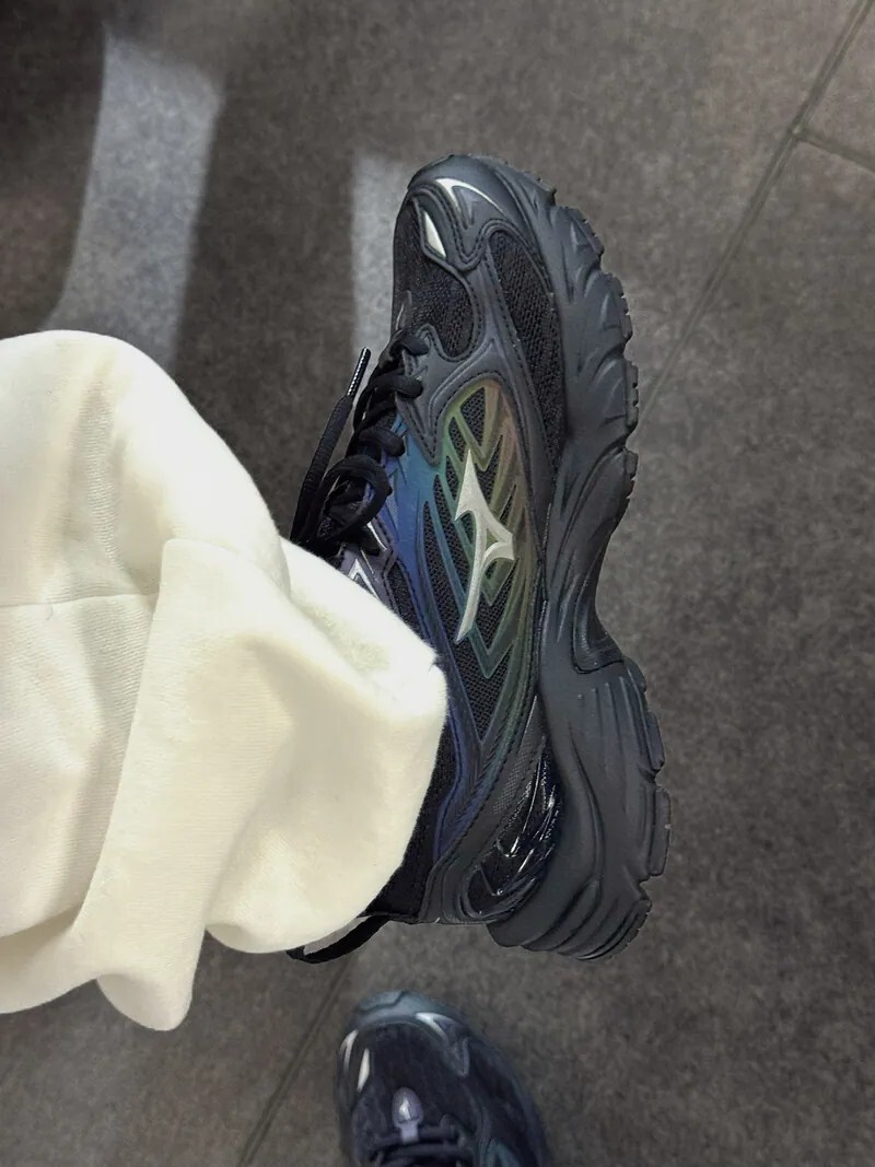 "代購" Mizuno FIYI V2 機能復古鞋 液態黑 金屬 未來感 復古跑鞋