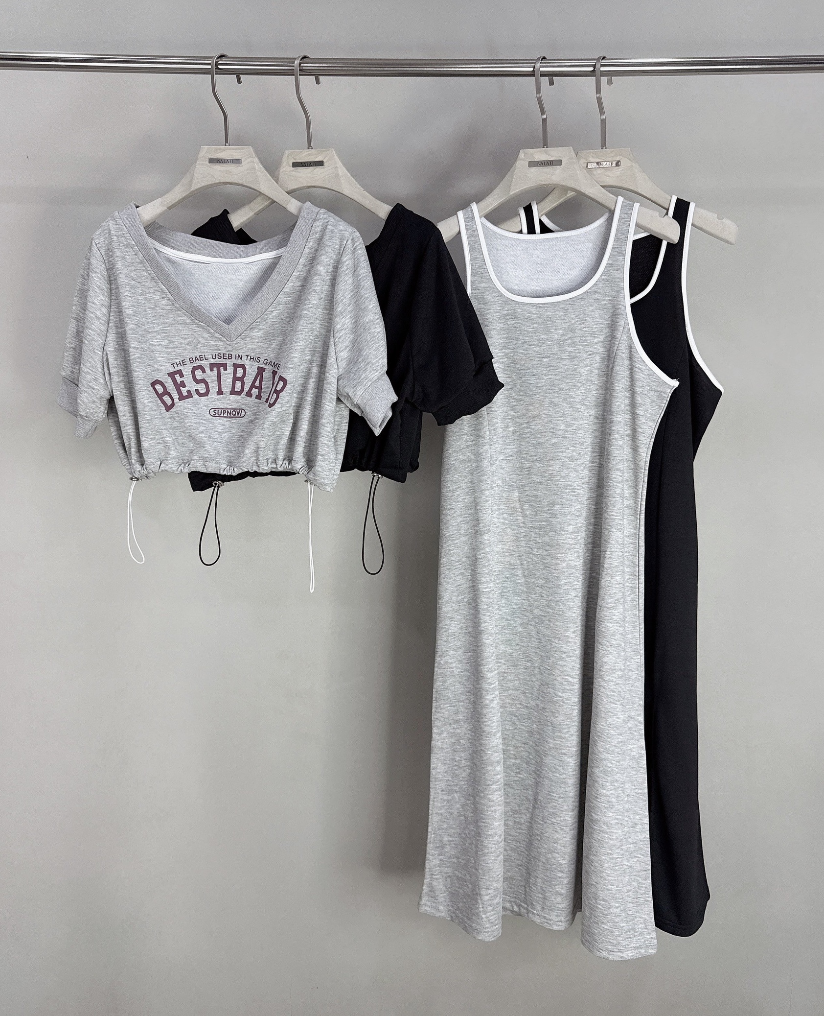 V領下縮字母短衣+滾邊背心長洋