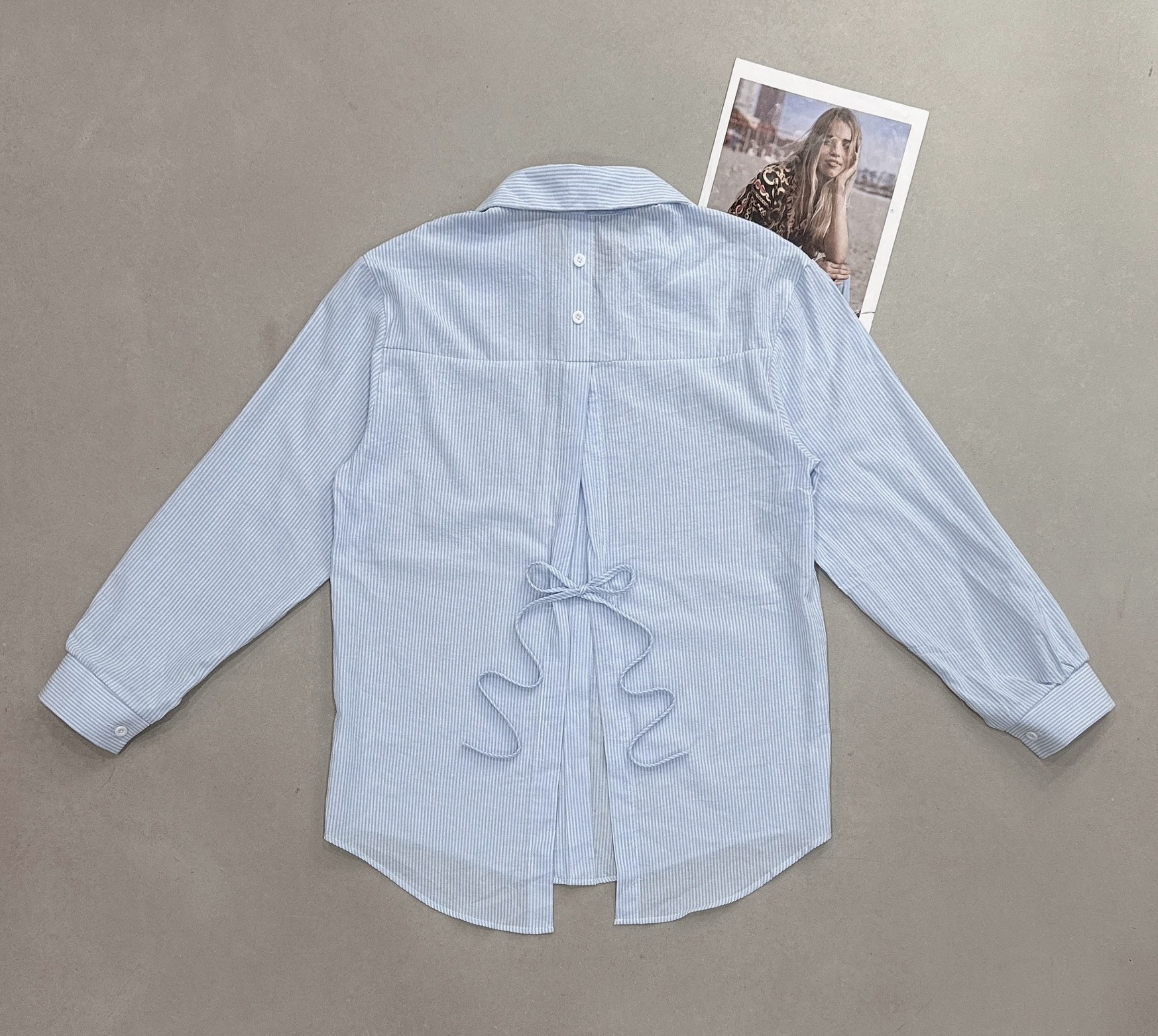 後綁帶造型直條藍襯衫