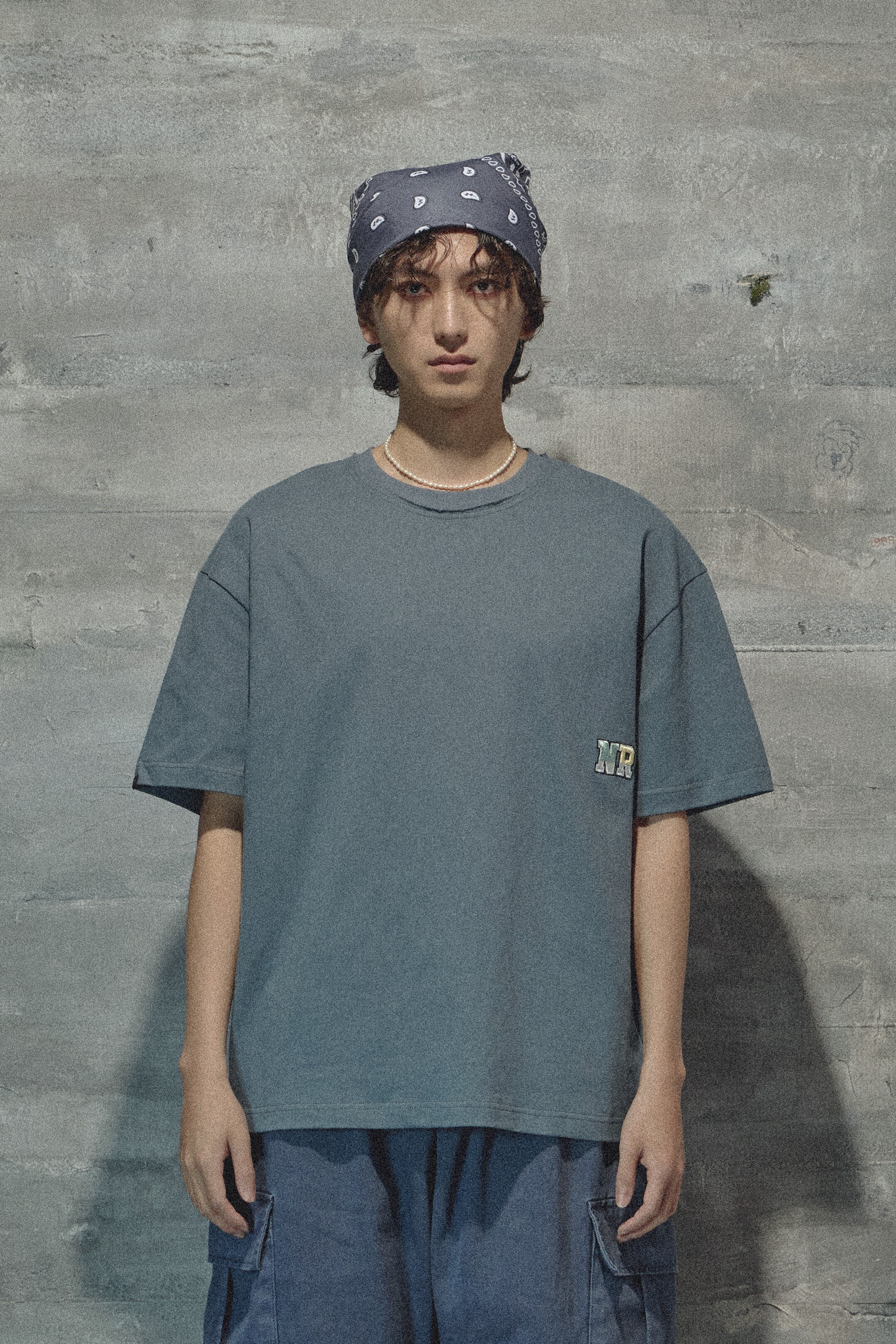 NOIR 浮凸刺繡短TEE