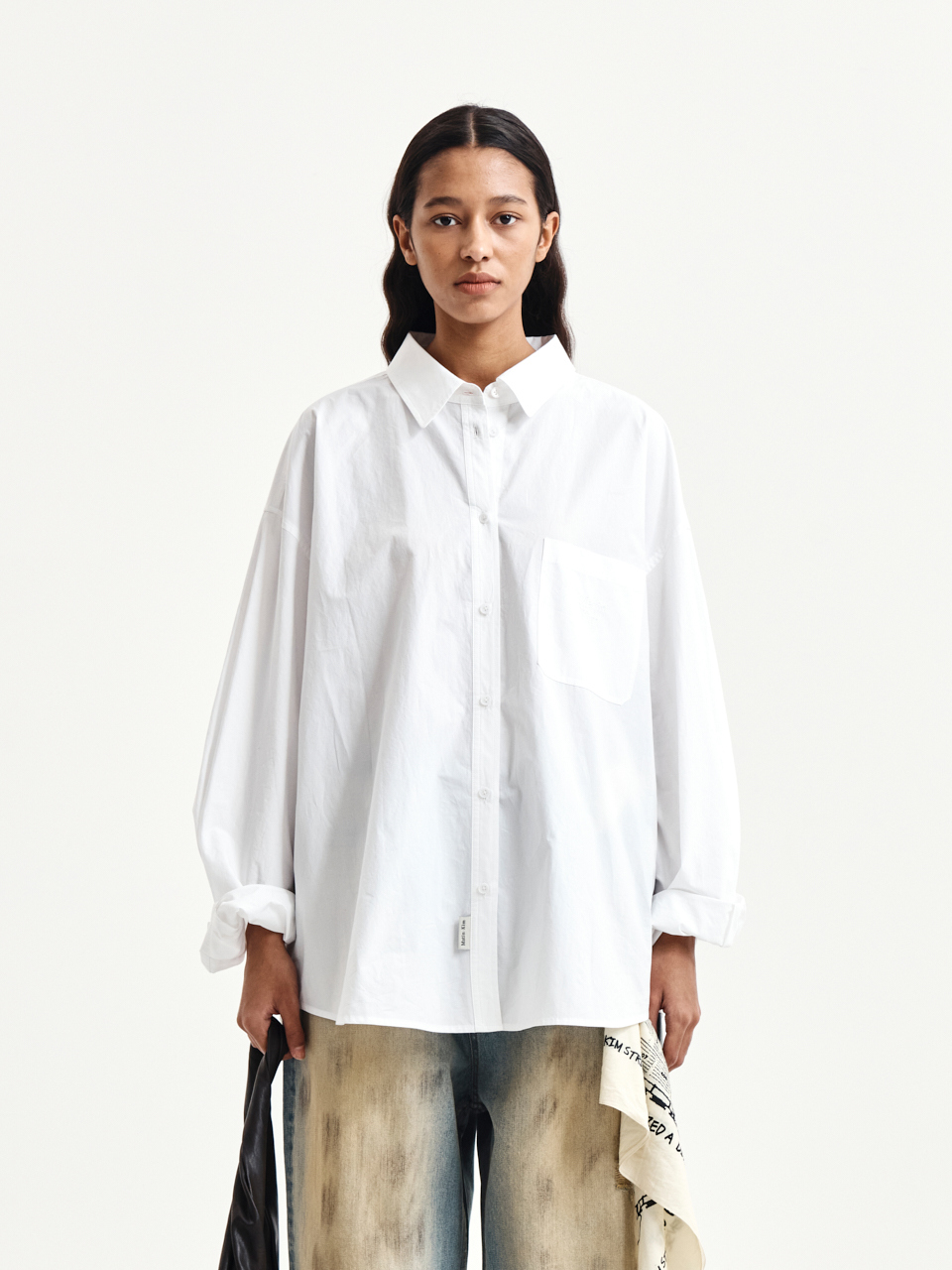 EMBROIDERY SMALL LOGO SHIRT IN WHITE