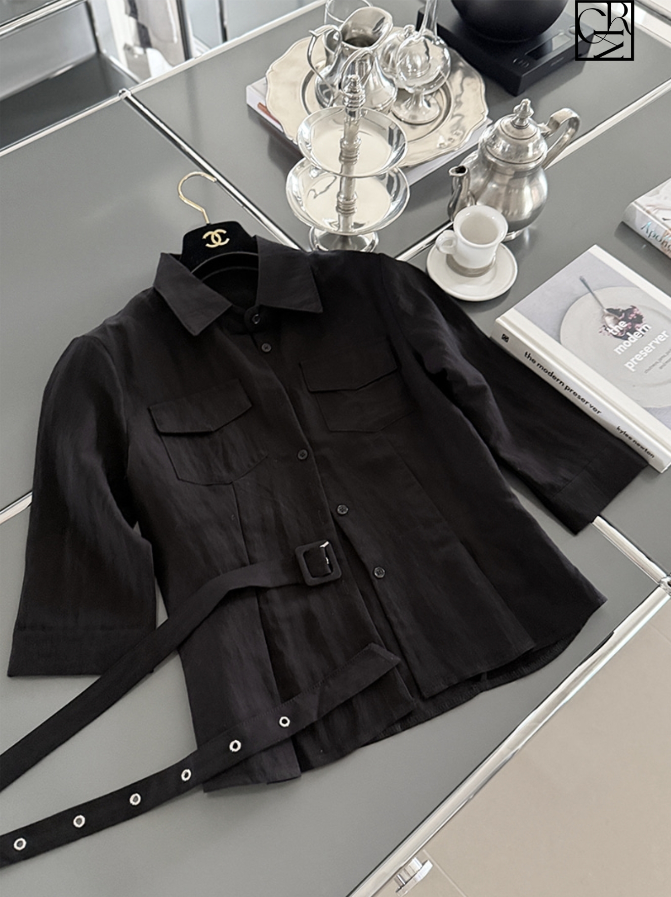 翻蓋假口袋翻領排釦收腰上衣-附腰帶 / 2色