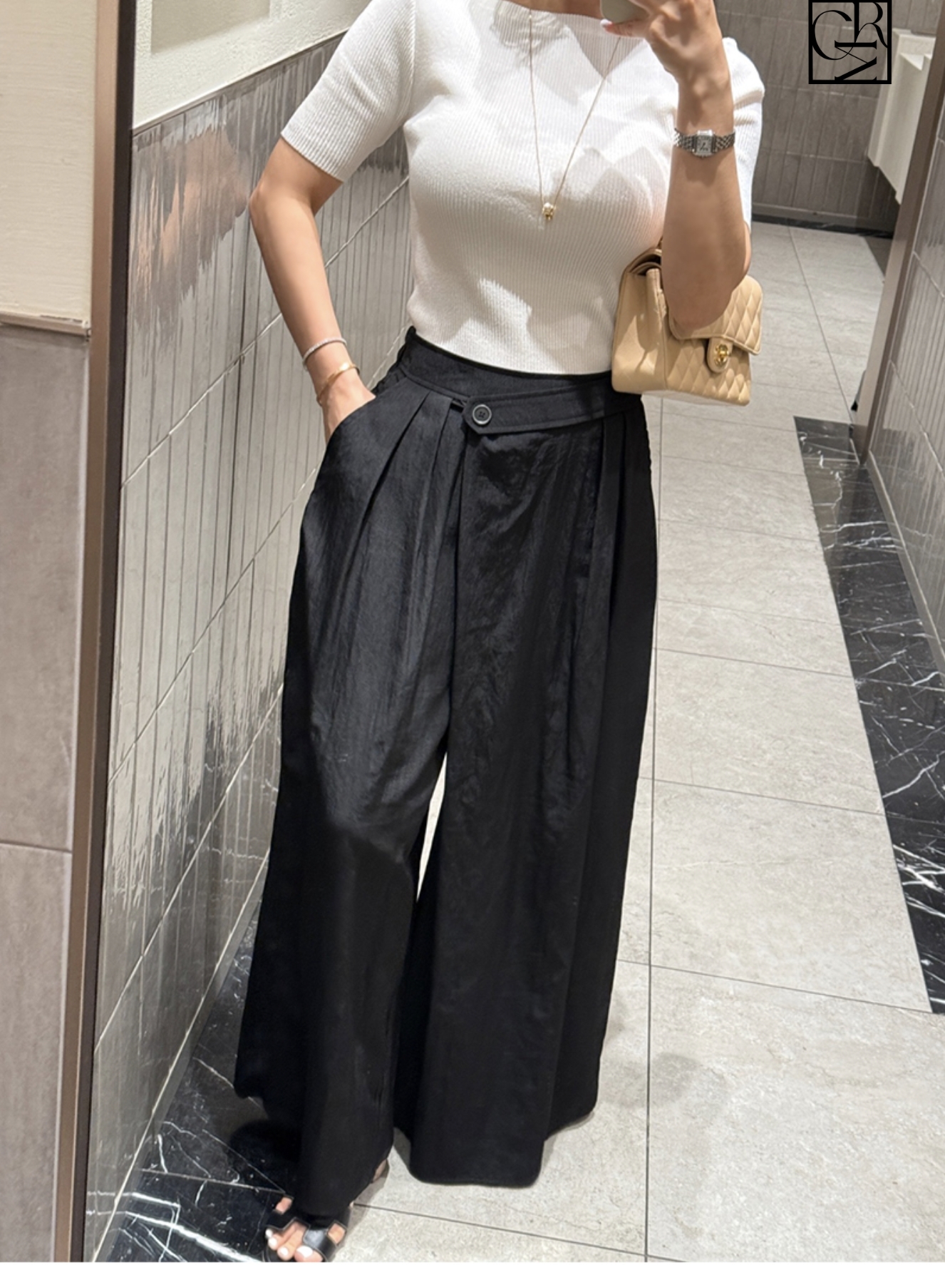 後腰鬆緊斜單釦打褶造型寬褲-F / 2色