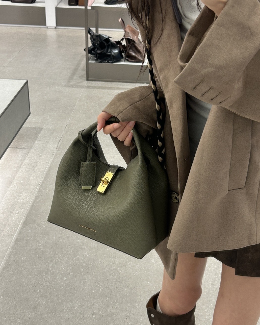 <熱銷新色>Charles & Keith Chance 小CK 金屬釦 水桶包 附小收納包 5色