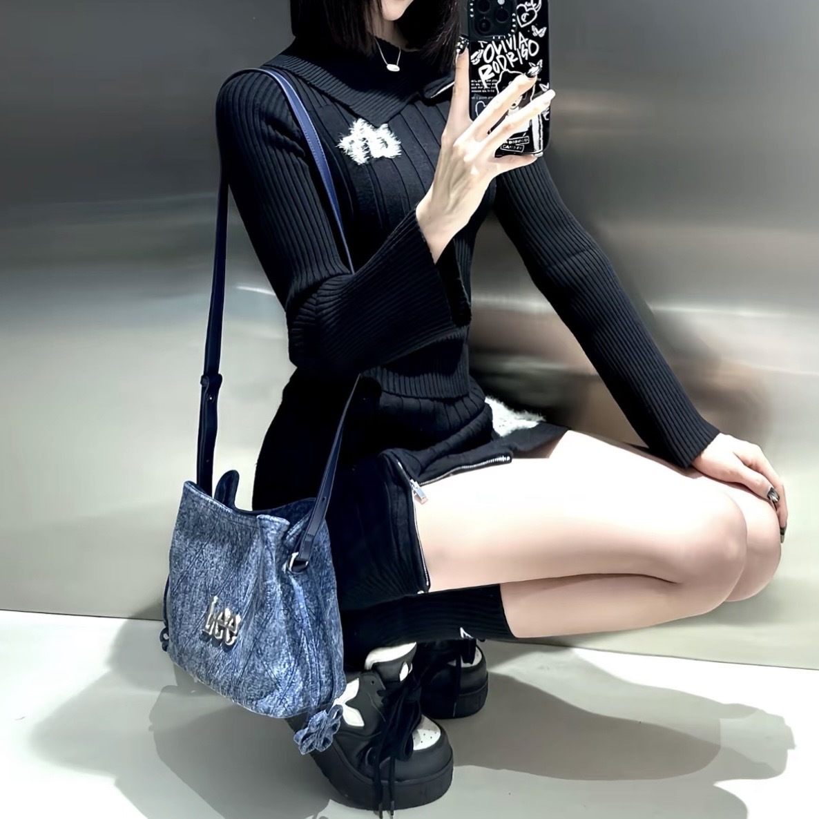 LEE 丹寧藍 福袋花結包 斜背包 菱格壓紋 金屬標 水桶包 中國結 手提