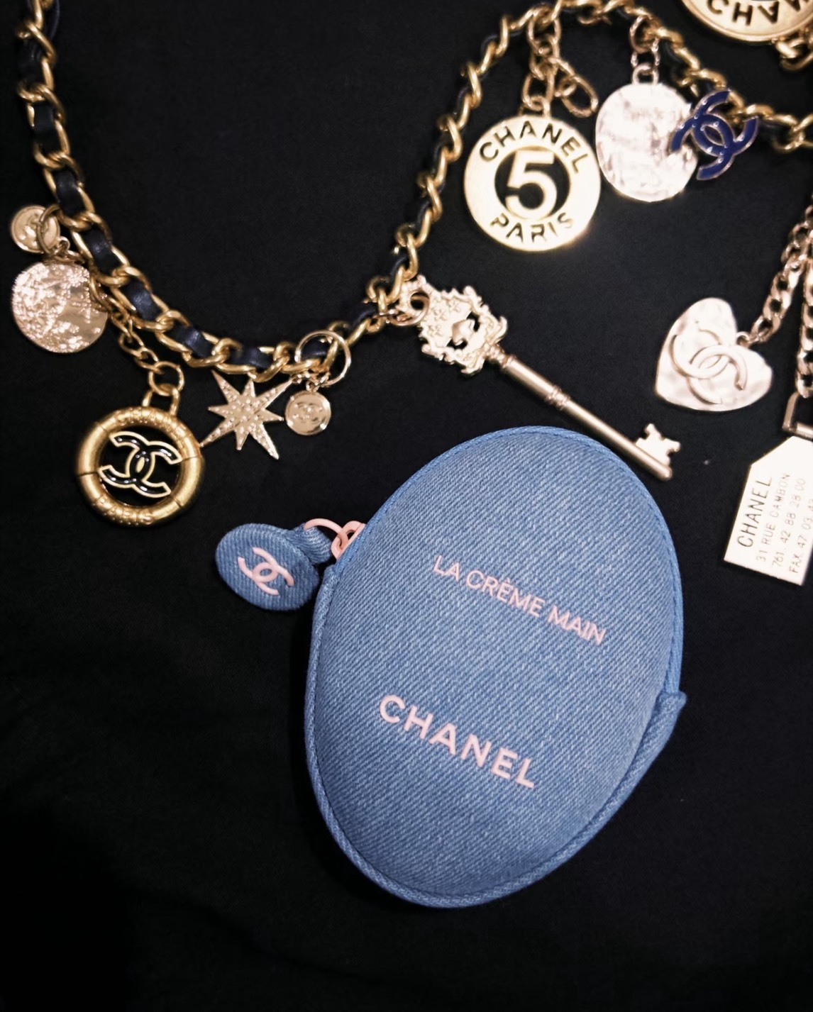 【Luxury】CHANEL 期間限定 牛仔包裝 香奶奶護手霜 訂製丹寧 隨身單品 經典蛋形護手霜 藍粉配色 護手霜 牛仔 單寧