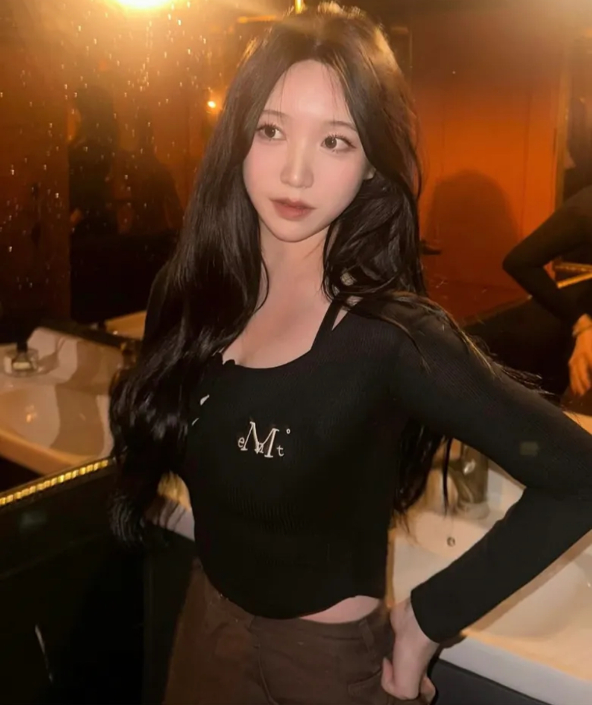 韓國🇰🇷連線 MUCENT 直條紋亨利領針織上衣 薄長袖 黑色 白色 奶茶色(任買兩件7-11免運)/預購