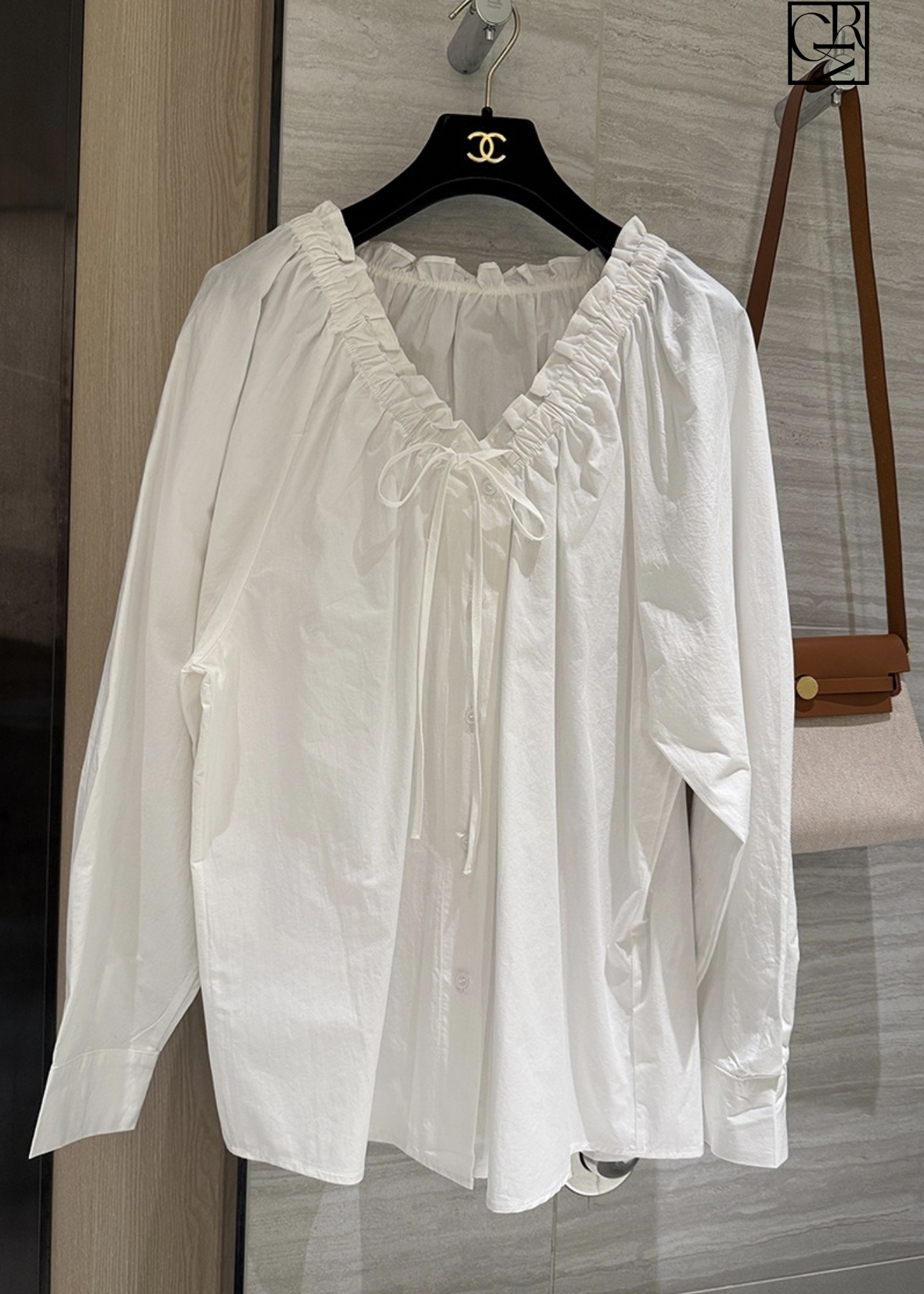 甜美氣息抓褶V領蝴蝶結傘襬娃娃上衣 / 2色