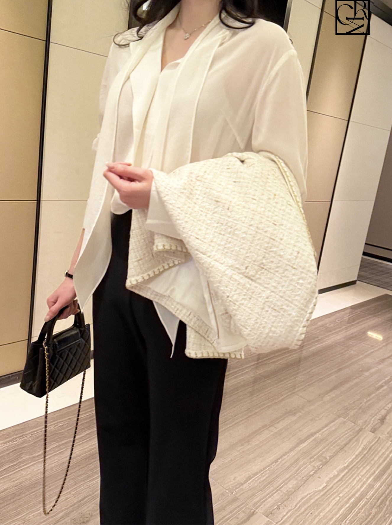 藍天白雲綁帶繞脖領巾造型V領上衣 / 2色