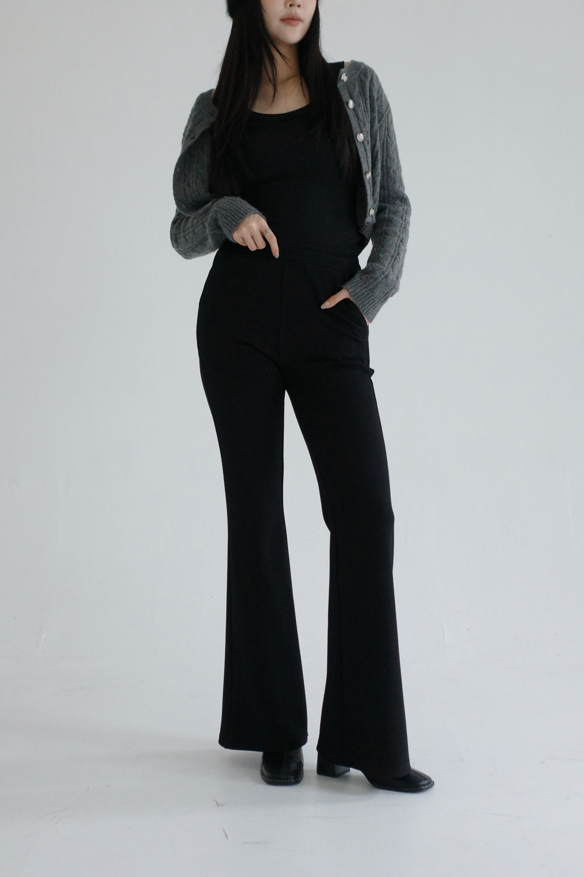 【4/20陸續出貨】Gmade/修身長腿垂墜感賴床喇叭褲-黑