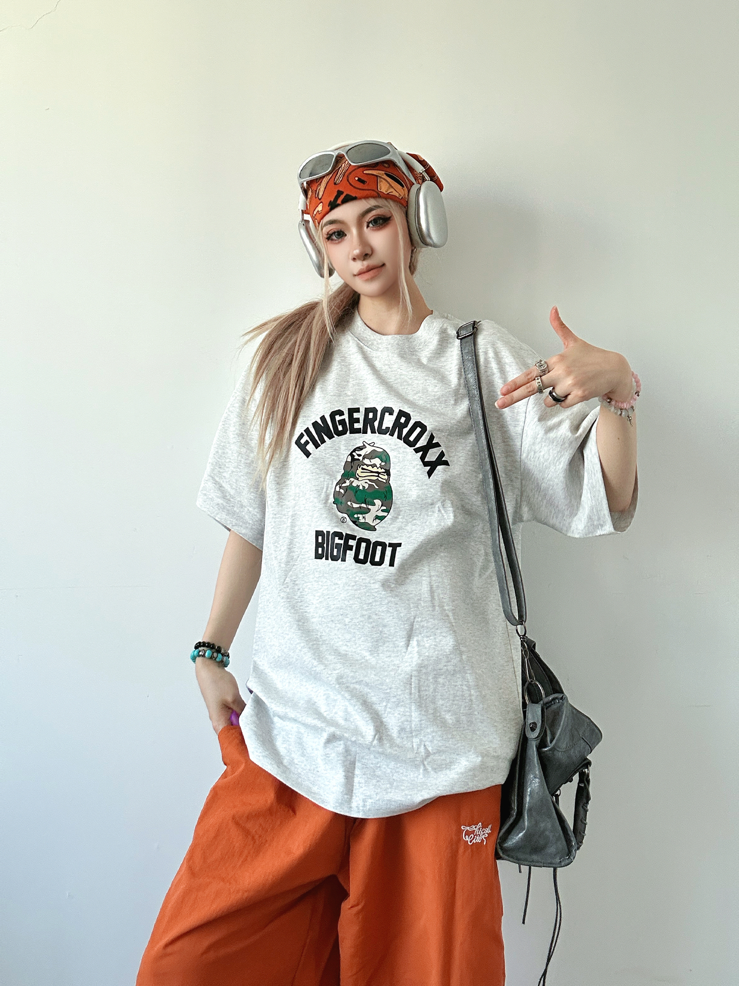 代購-i.t集團香港FGXX猿人Fingercroxx 嘻哈 街頭 寬鬆 純棉 圓領落肩 短袖 T恤 男女同款