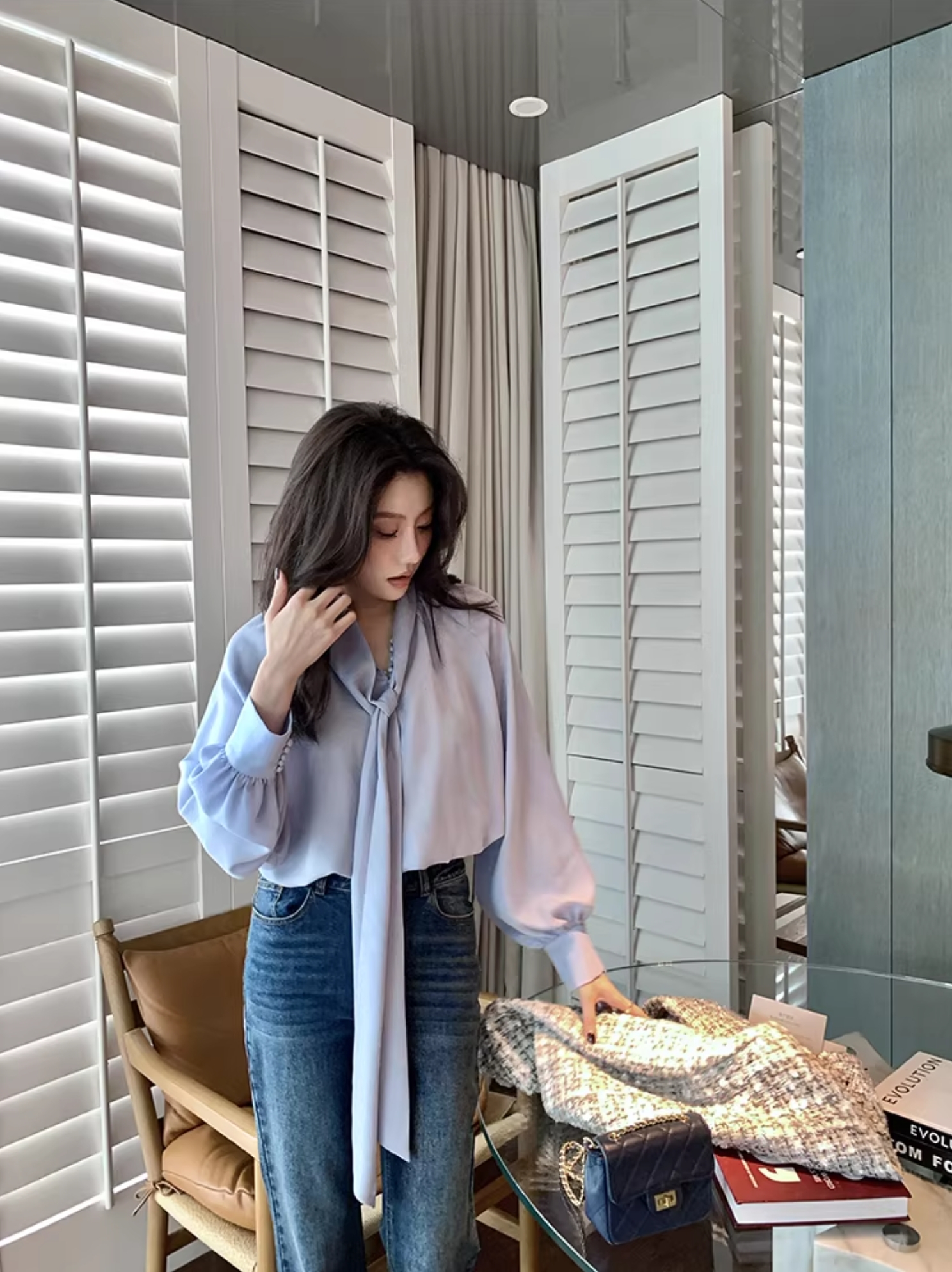 好氣色天空藍綁帶領巾造型上衣-S-XL (Elegant & Love)