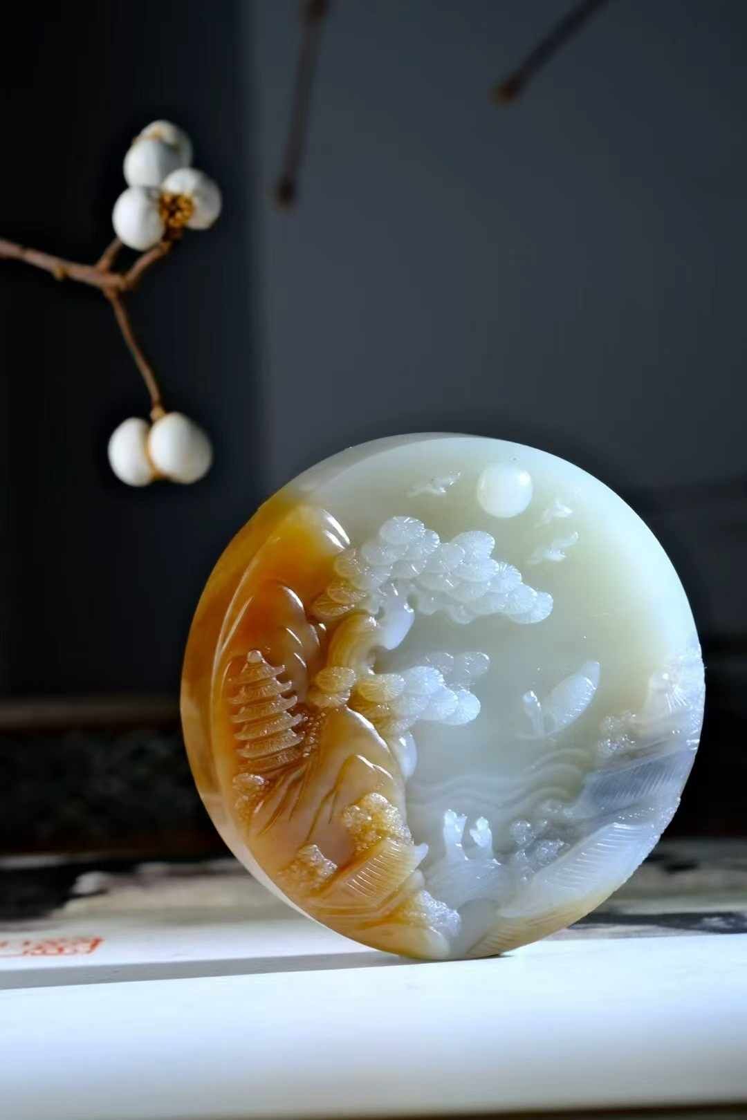 和田玉樓蘭三色圓牌 (52.7mm直徑),天然和田玉軟玉