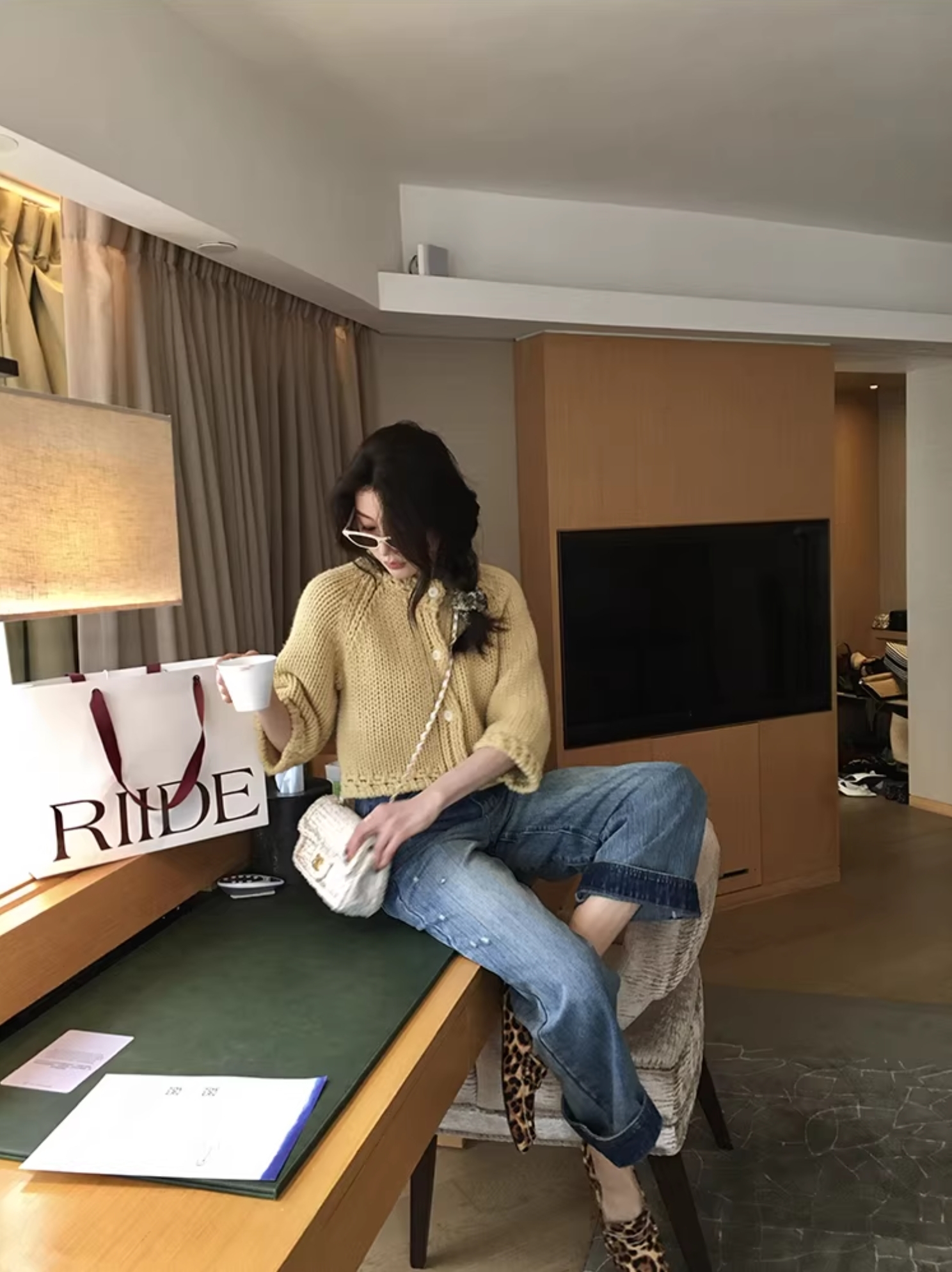 單邊小抓破刷色感九分直筒牛仔褲-S-XXL (Elegant & Love)