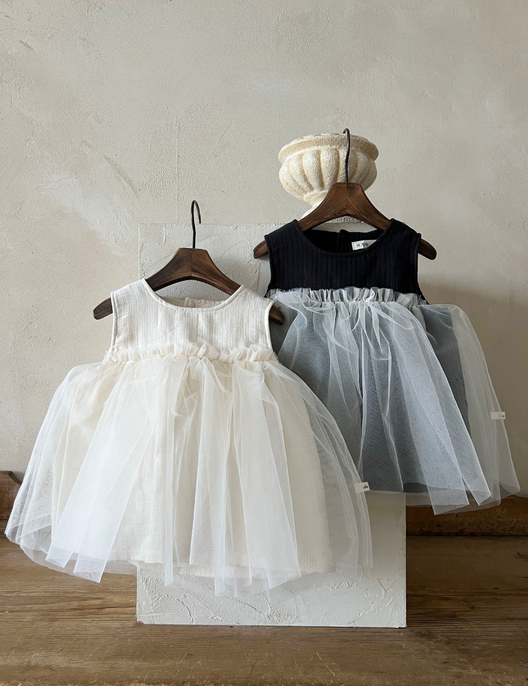 層次感無袖澎澎洋裝