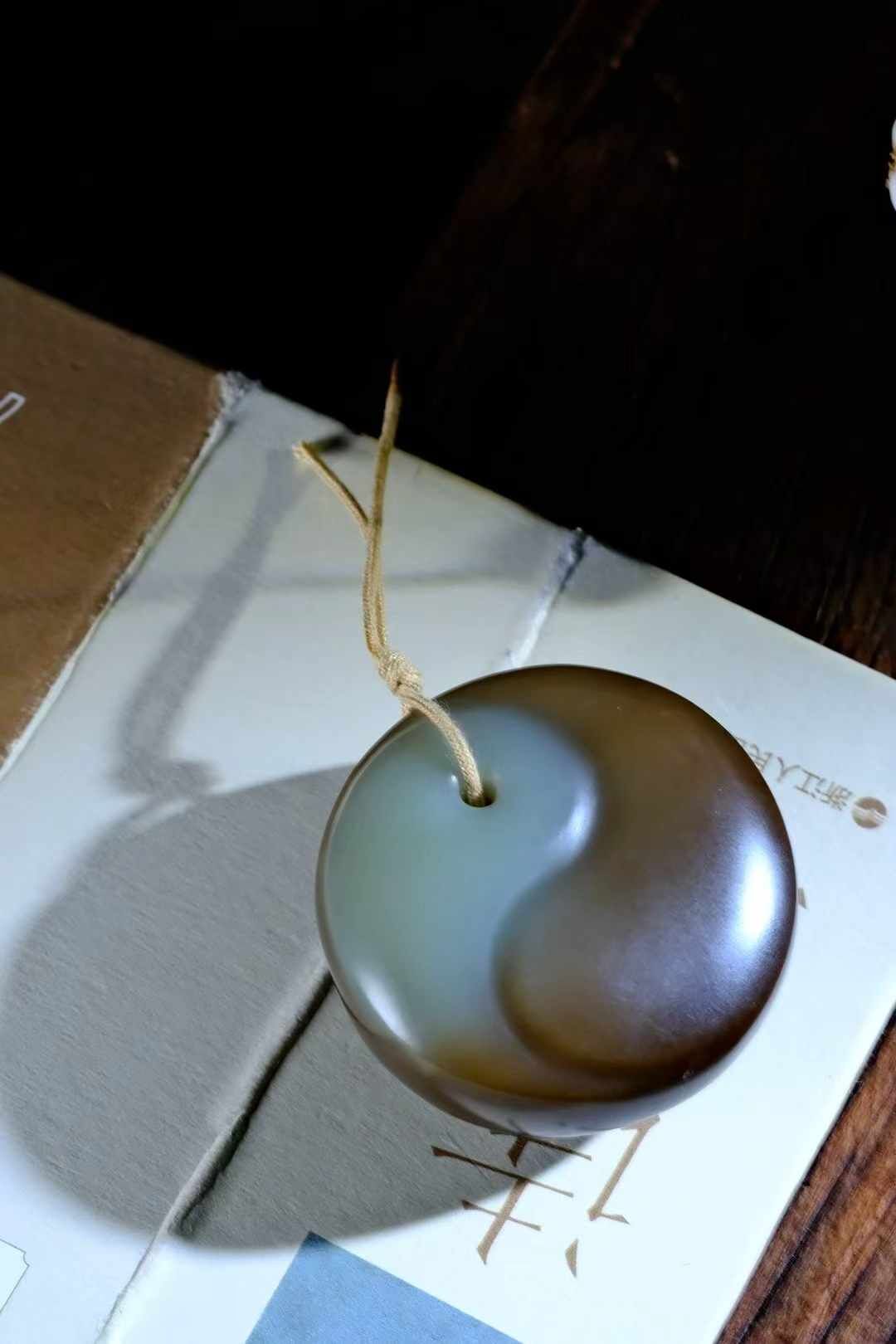 129723 和田玉且末糖藍牌 (47.9mm直徑)