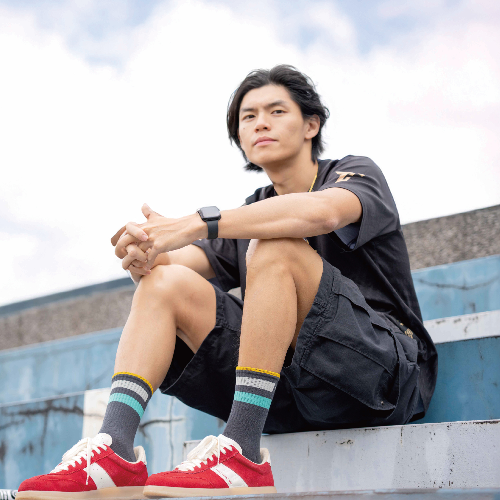 《潮TAIWAN》粗線條運動襪-冷灰-中筒-L〈除臭〉