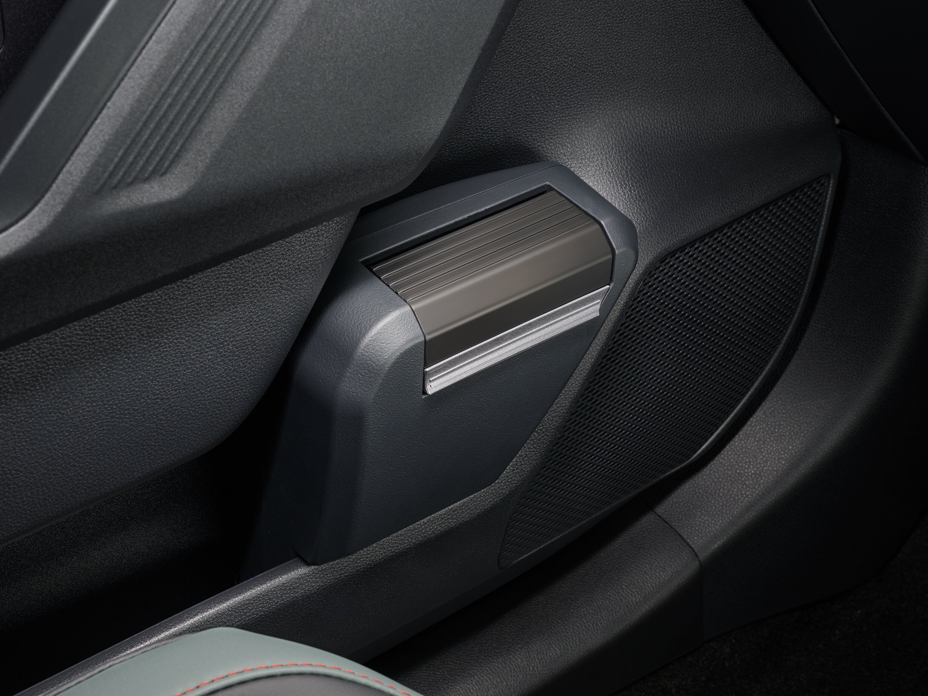 TOYOTA日規選配件-TZ-車門邊垃圾桶 TOYOTA RAV4 6代