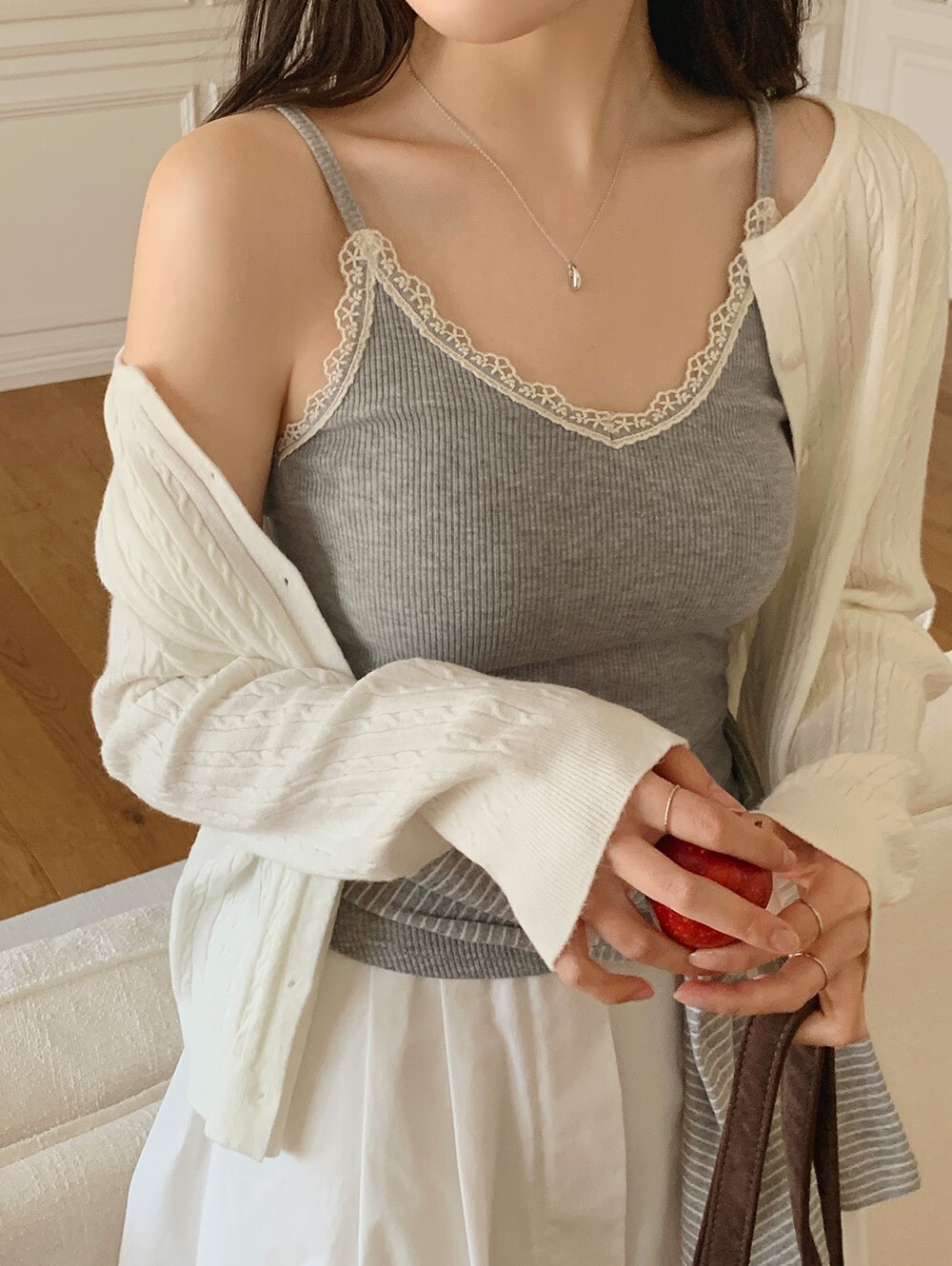 韓國grace muse授權 精緻V領花紋蕾絲細肩帶背心
