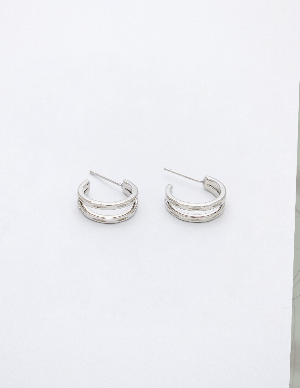 刻紋雙層C形。針式耳環