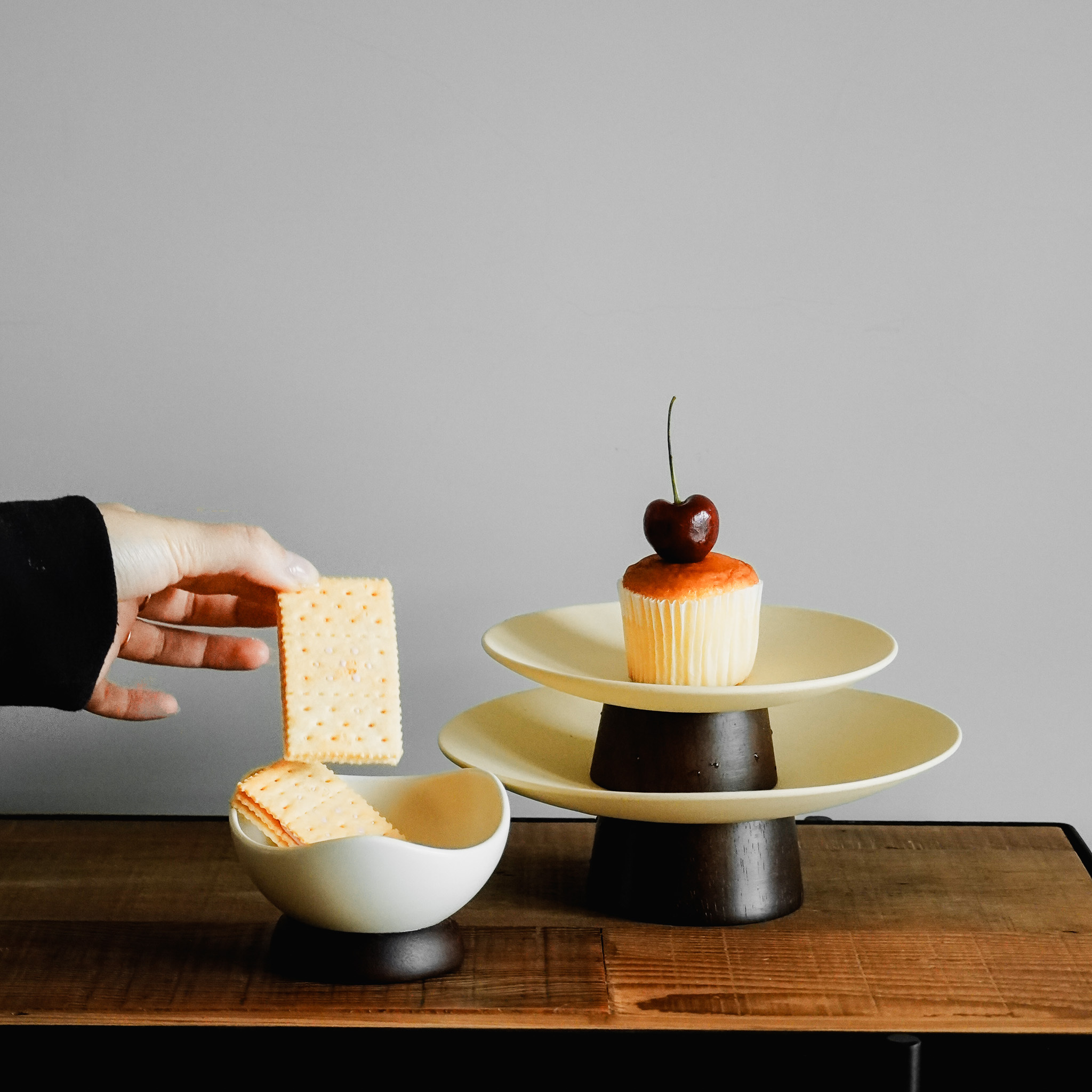 簡約曲線陶瓷相思木點心碗